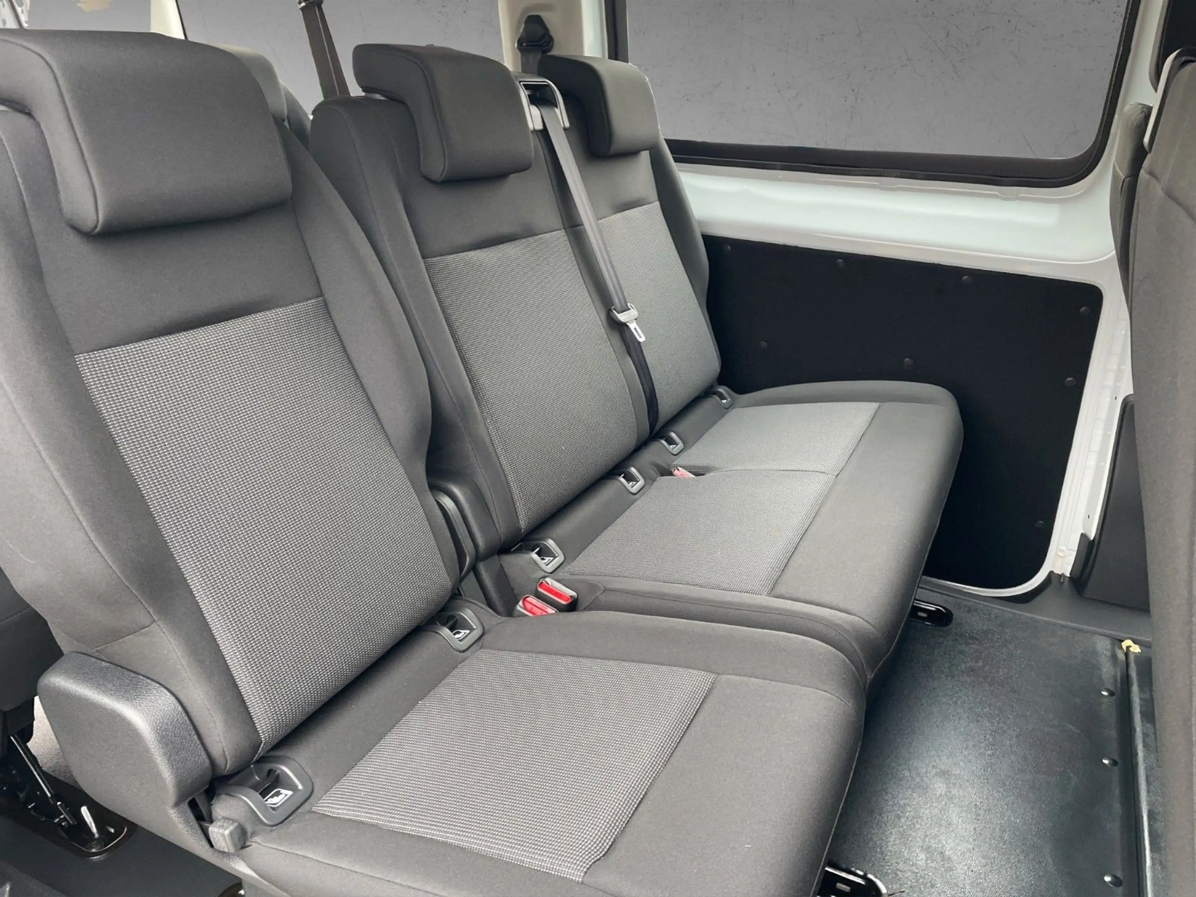 Peugeot Traveller /Expert BlueHDi 180 EAT8 Active L3 — photo 13