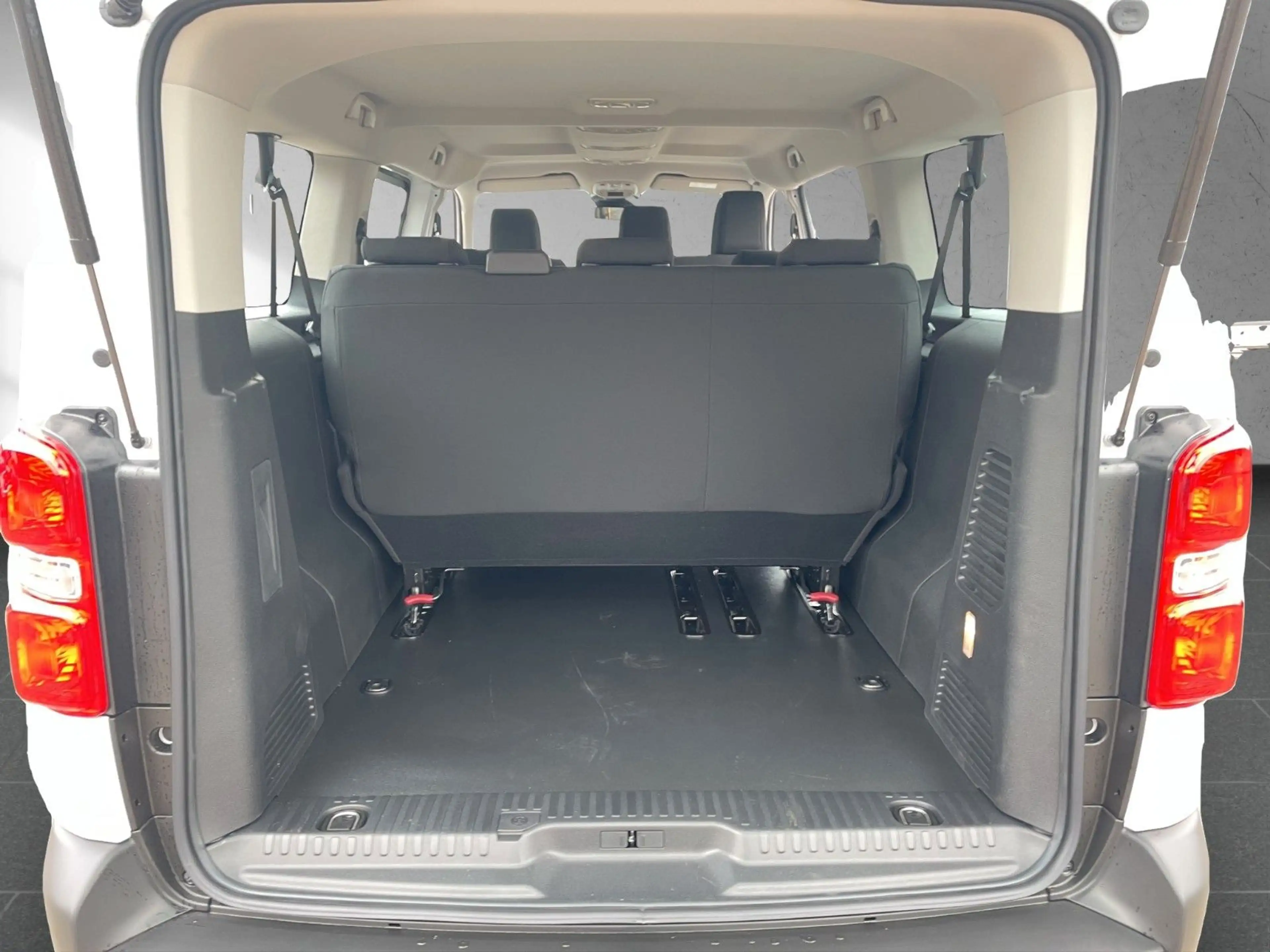 Peugeot Traveller /Expert BlueHDi 180 EAT8 Active L3 — photo 15