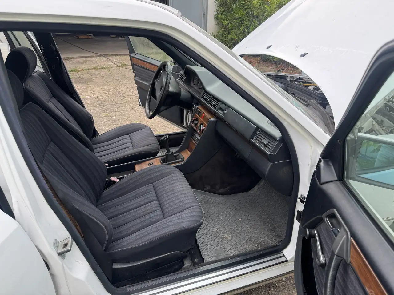 Mercedes-Benz E 250 TD, foto 1