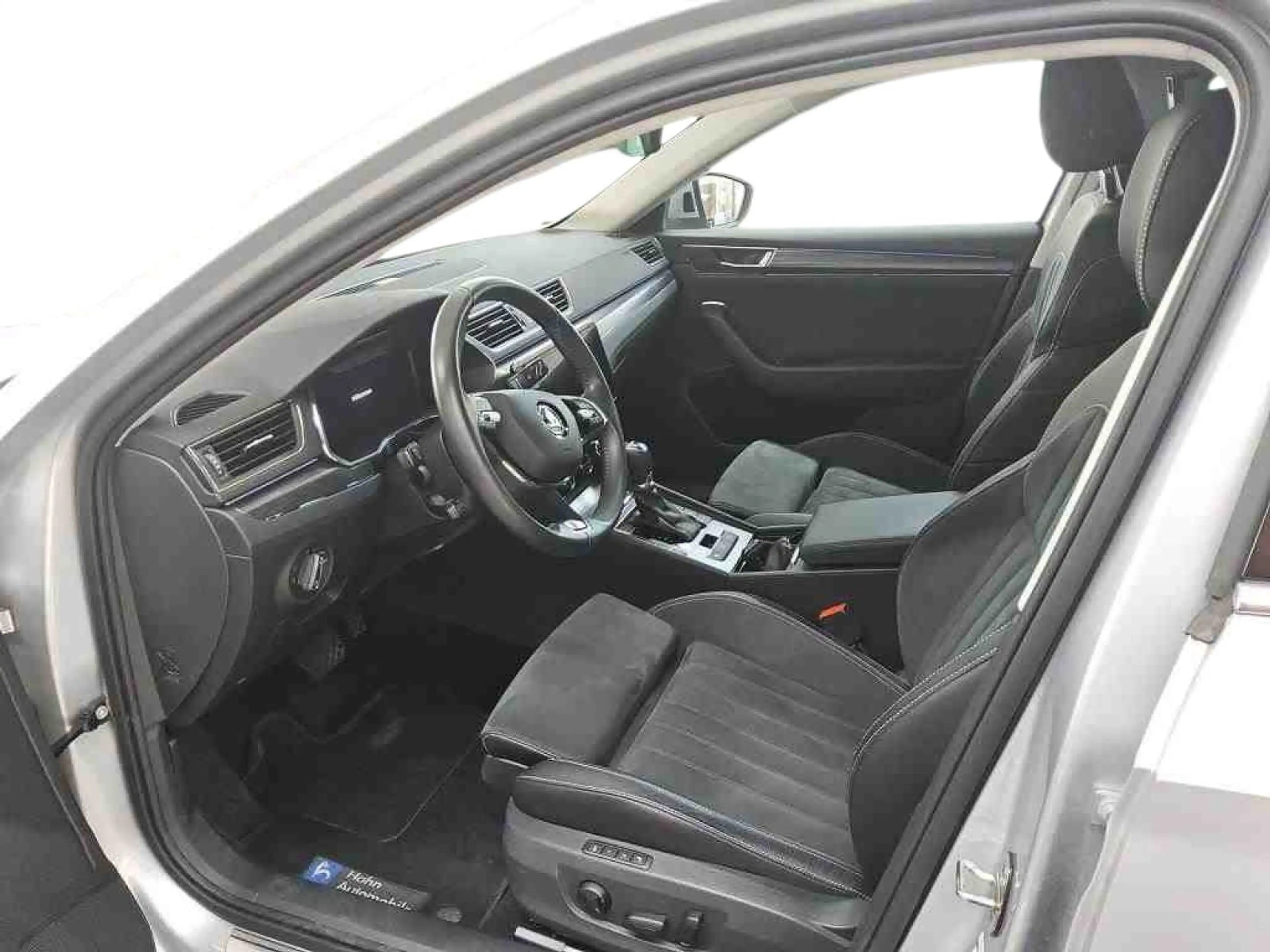 Skoda Superb Combi 1.4TSI iV DSG Style AHK Pano Matrix — photo 5