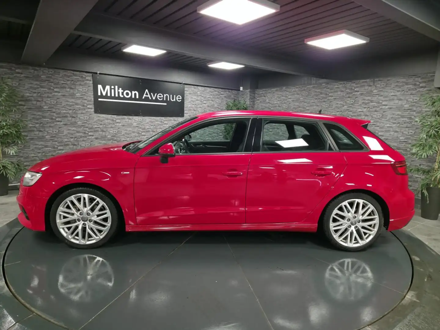 Audi A3 Sportback 1.5 35 TFSI 150 S line Rouge - 2