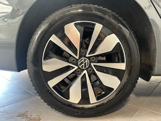 Volkswagen Golf view 3