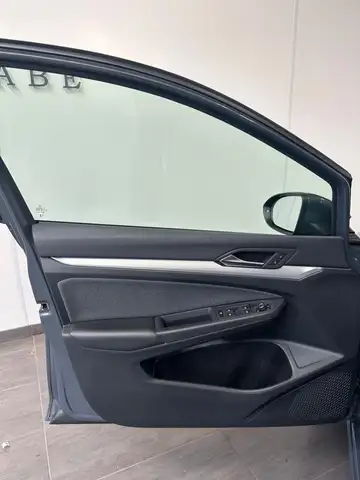 Volkswagen Golf view 6