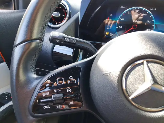 Mercedes-Benz B-Class view 13
