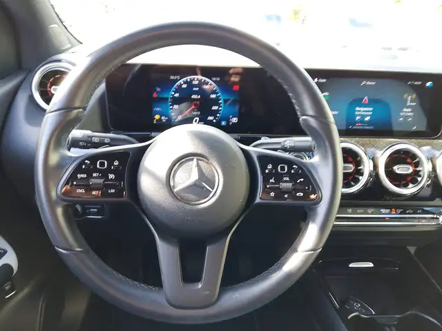 Mercedes-Benz B-Class view 12