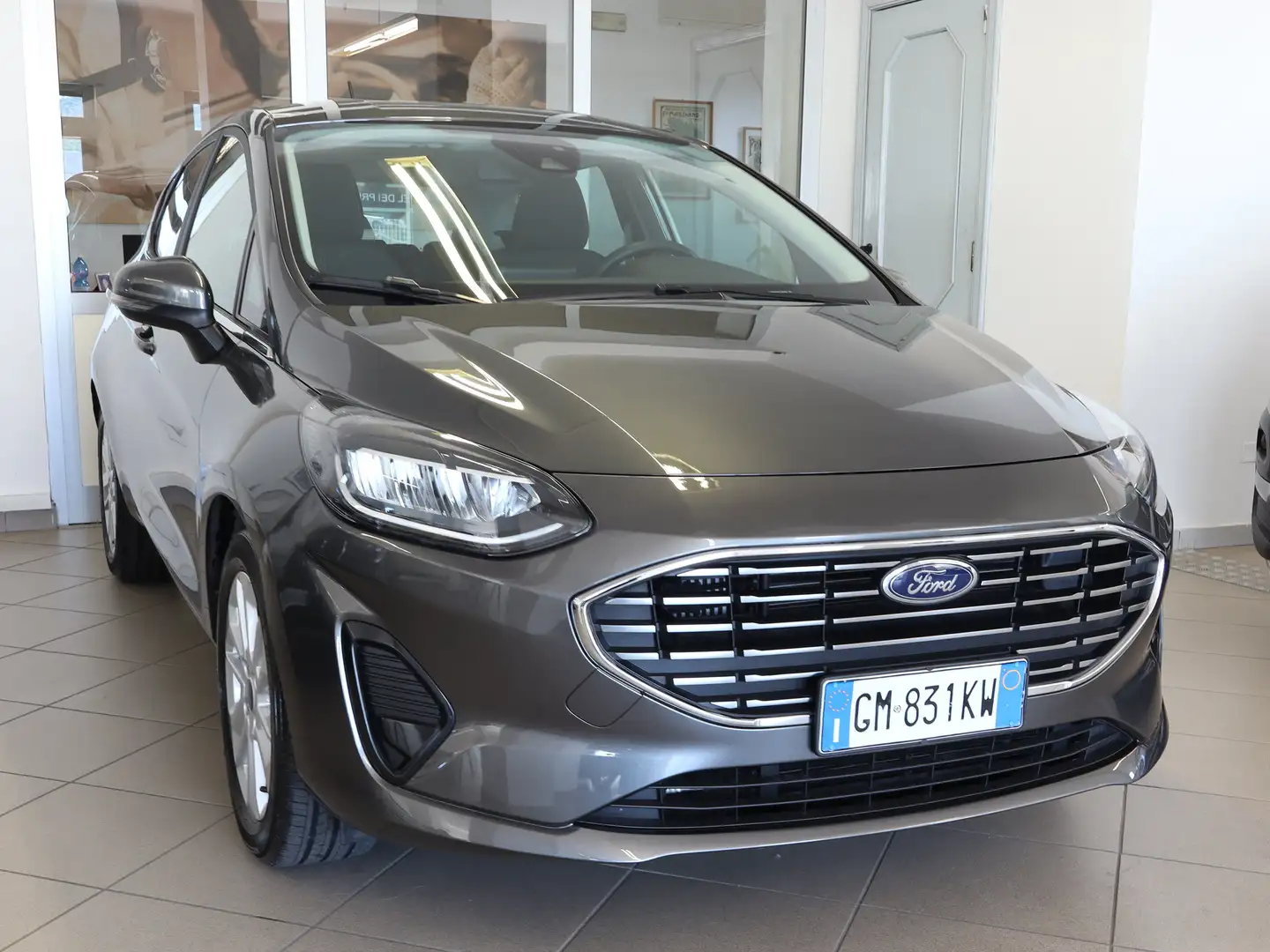 Ford Fiesta 1.0 ECOBOOST HYBRID 125 CV TITANIUM Grigio - 2