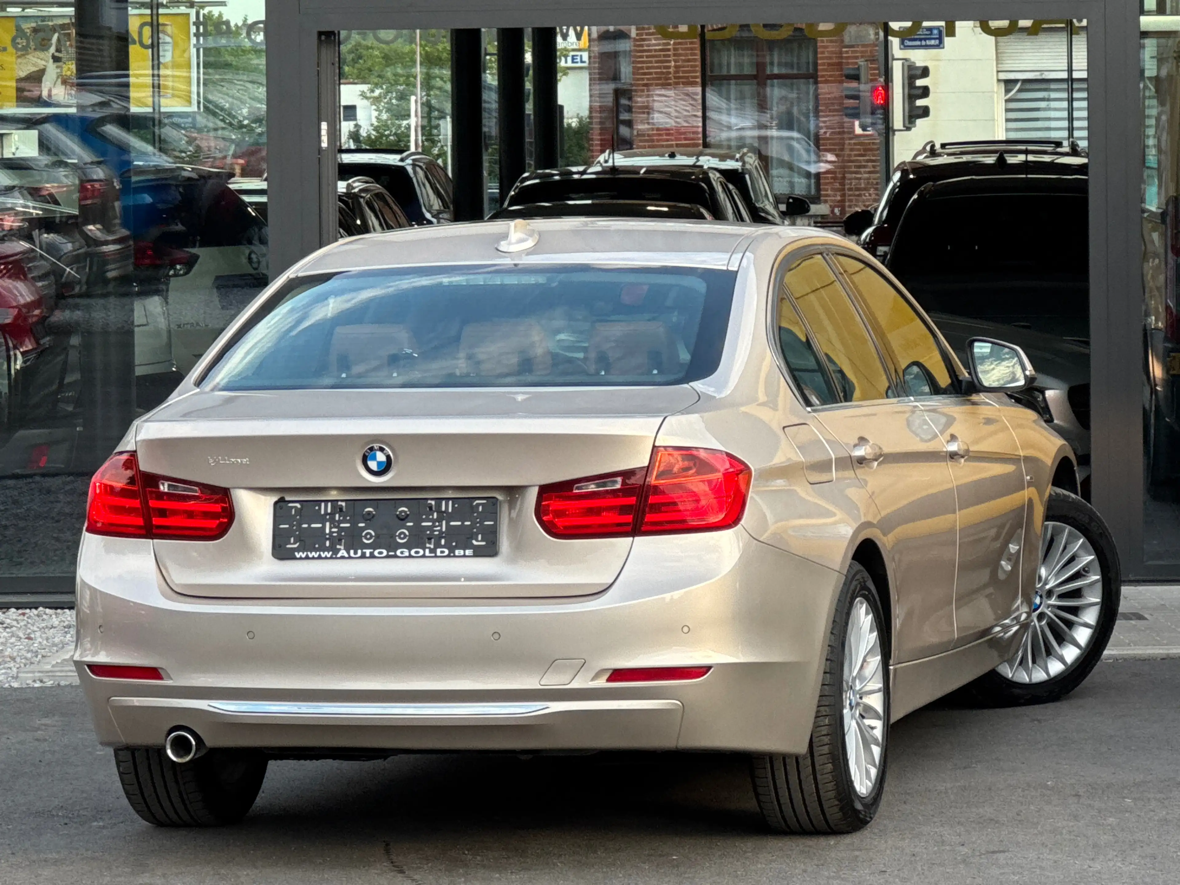BMW 316 dA / LUXURY EDITION / BOITE AUTO / FULLOPTIONS / 1PROP CARNET BMW — photo 2
