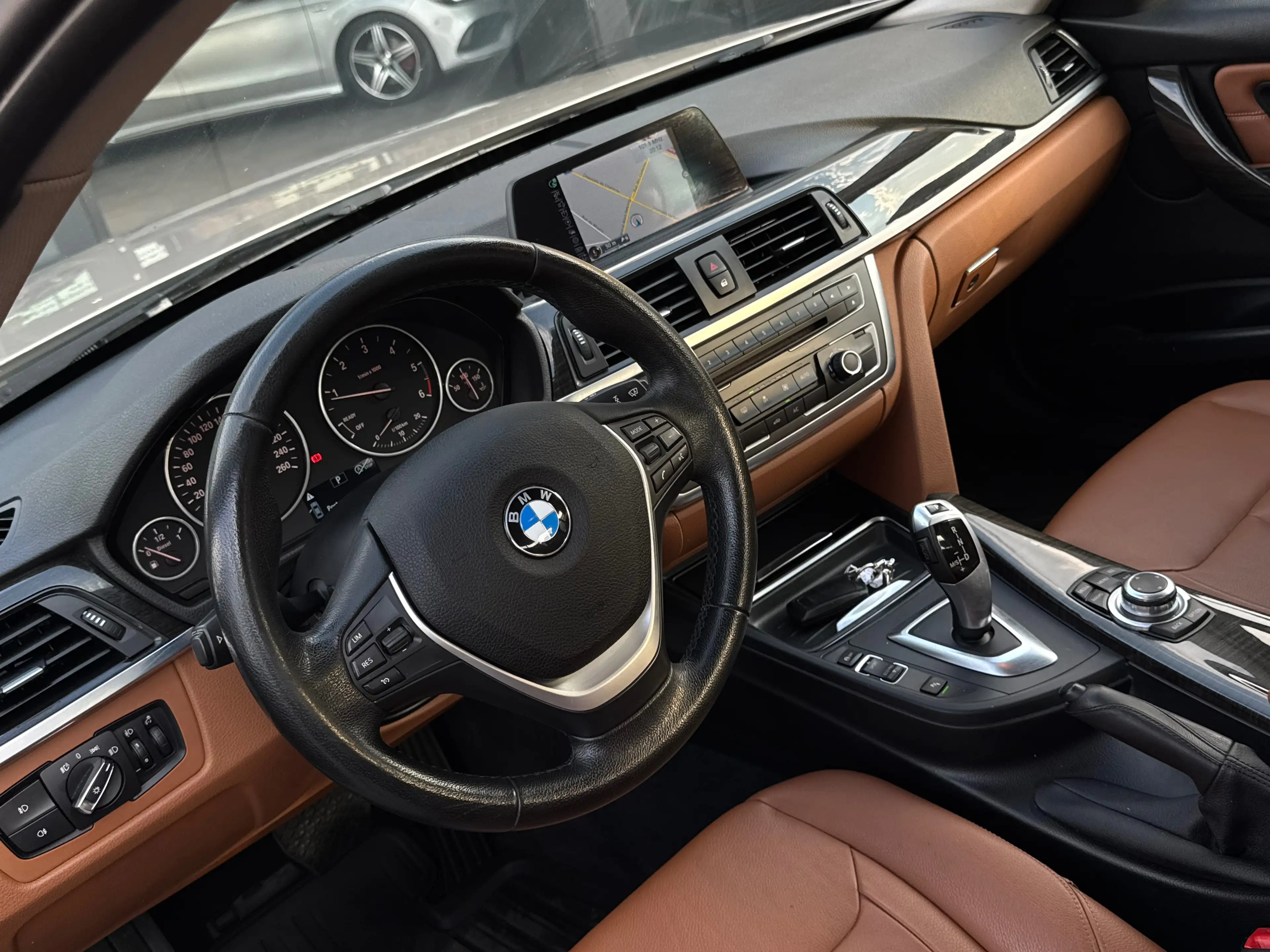 BMW 316 dA / LUXURY EDITION / BOITE AUTO / FULLOPTIONS / 1PROP CARNET BMW — photo 4