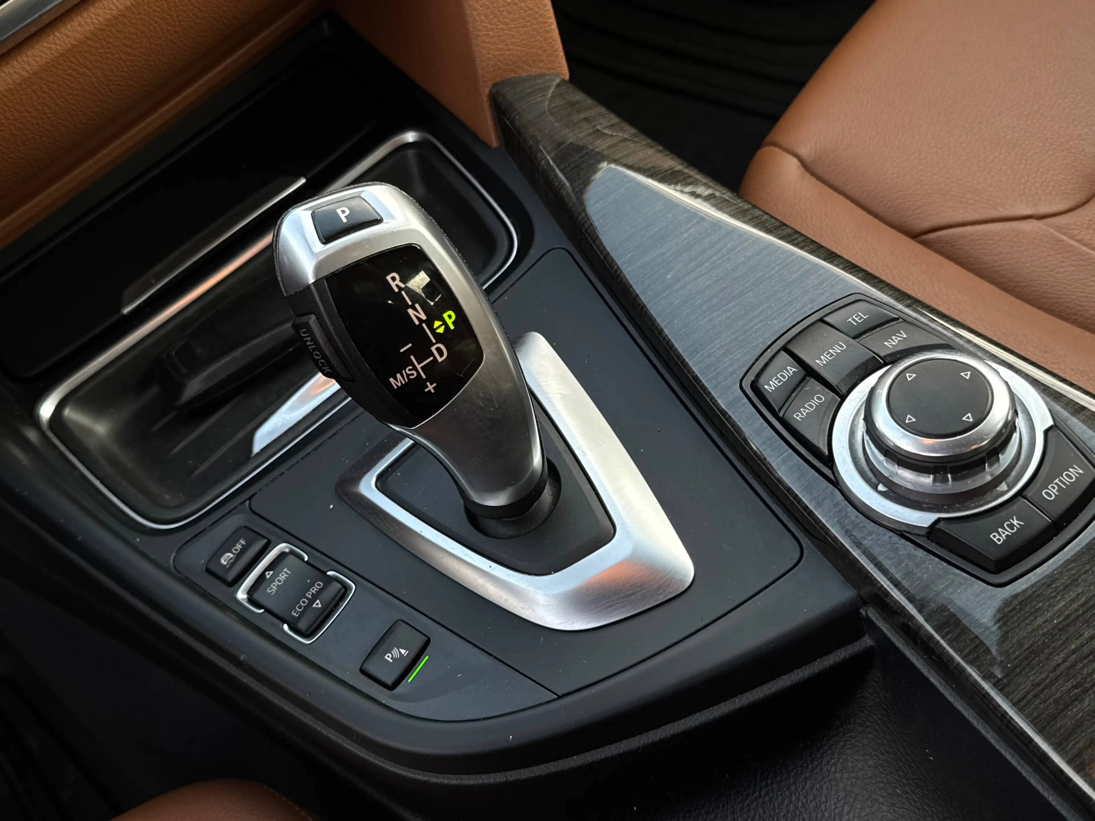 BMW 316 dA / LUXURY EDITION / BOITE AUTO / FULLOPTIONS / 1PROP CARNET BMW — photo 9