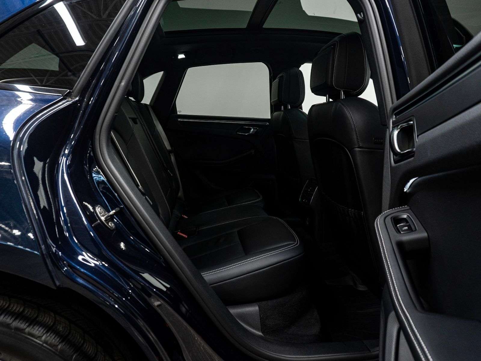 2023 Porsche Macan Fresh New Arrival, Low Mileage, Full Services, Ple thumb 19