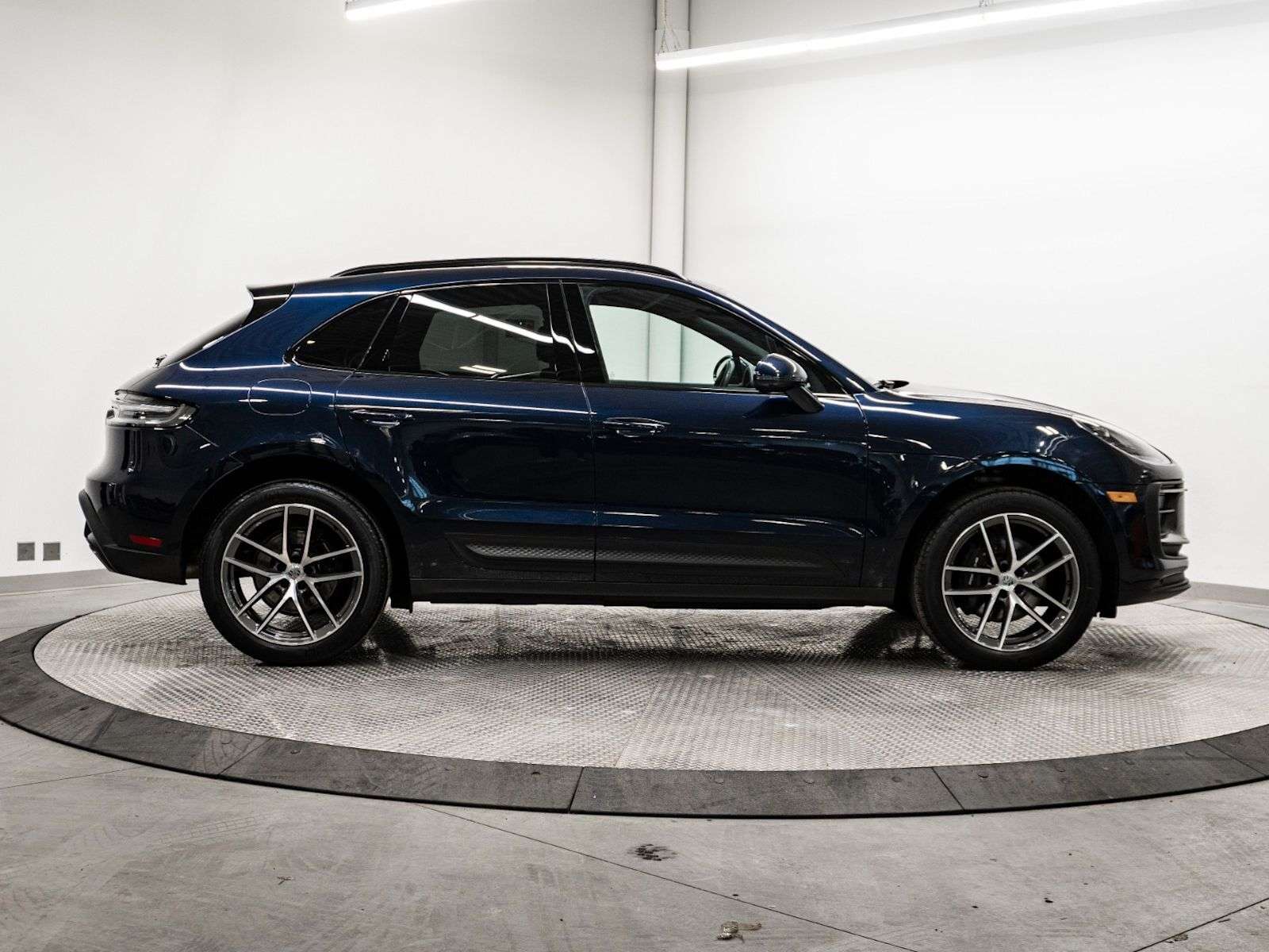 2023 Porsche Macan Fresh New Arrival, Low Mileage, Full Services, Ple thumb 7