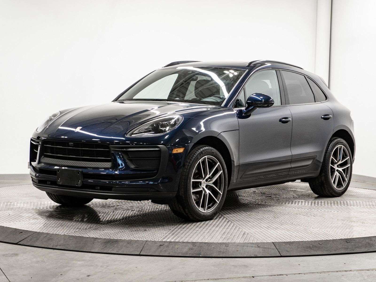 2023 Porsche Macan Fresh New Arrival, Low Mileage, Full Services, Ple