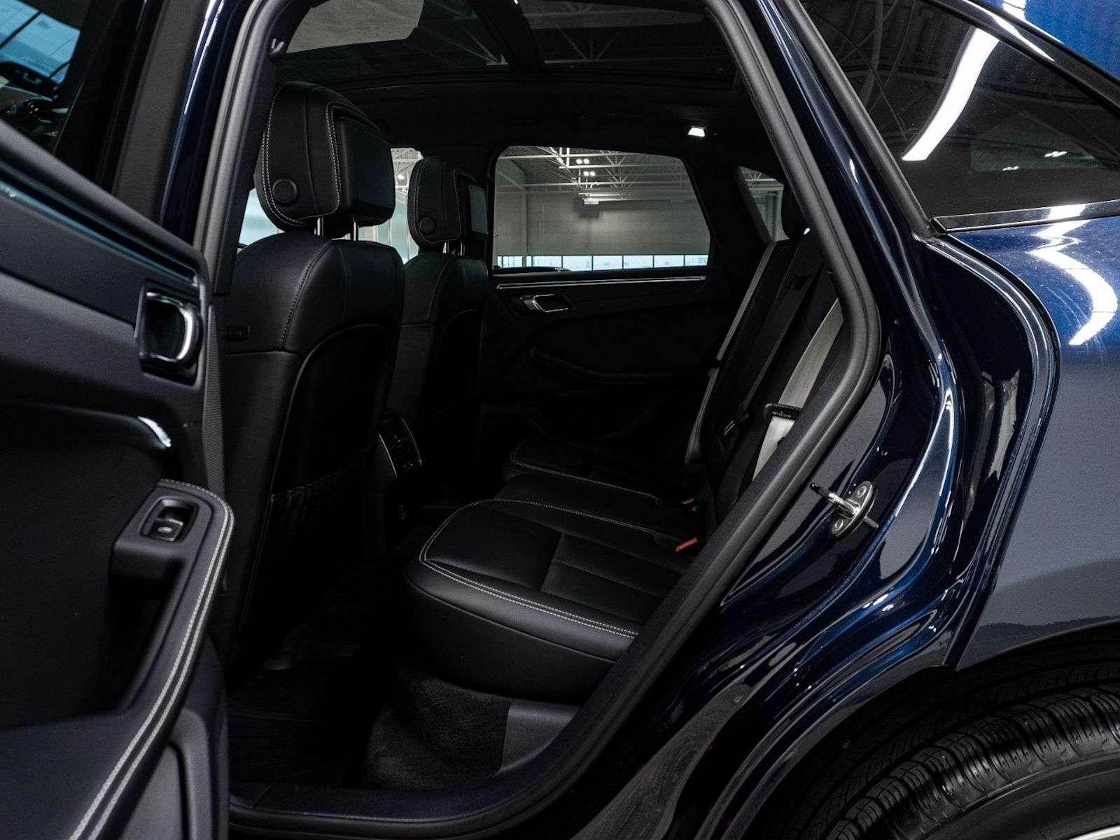 2023 Porsche Macan Fresh New Arrival, Low Mileage, Full Services, Ple thumb 20