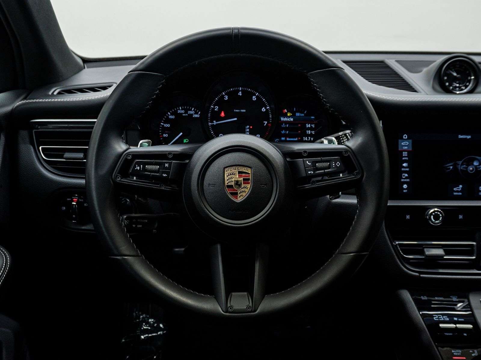 2023 Porsche Macan Fresh New Arrival, Low Mileage, Full Services, Ple thumb 15