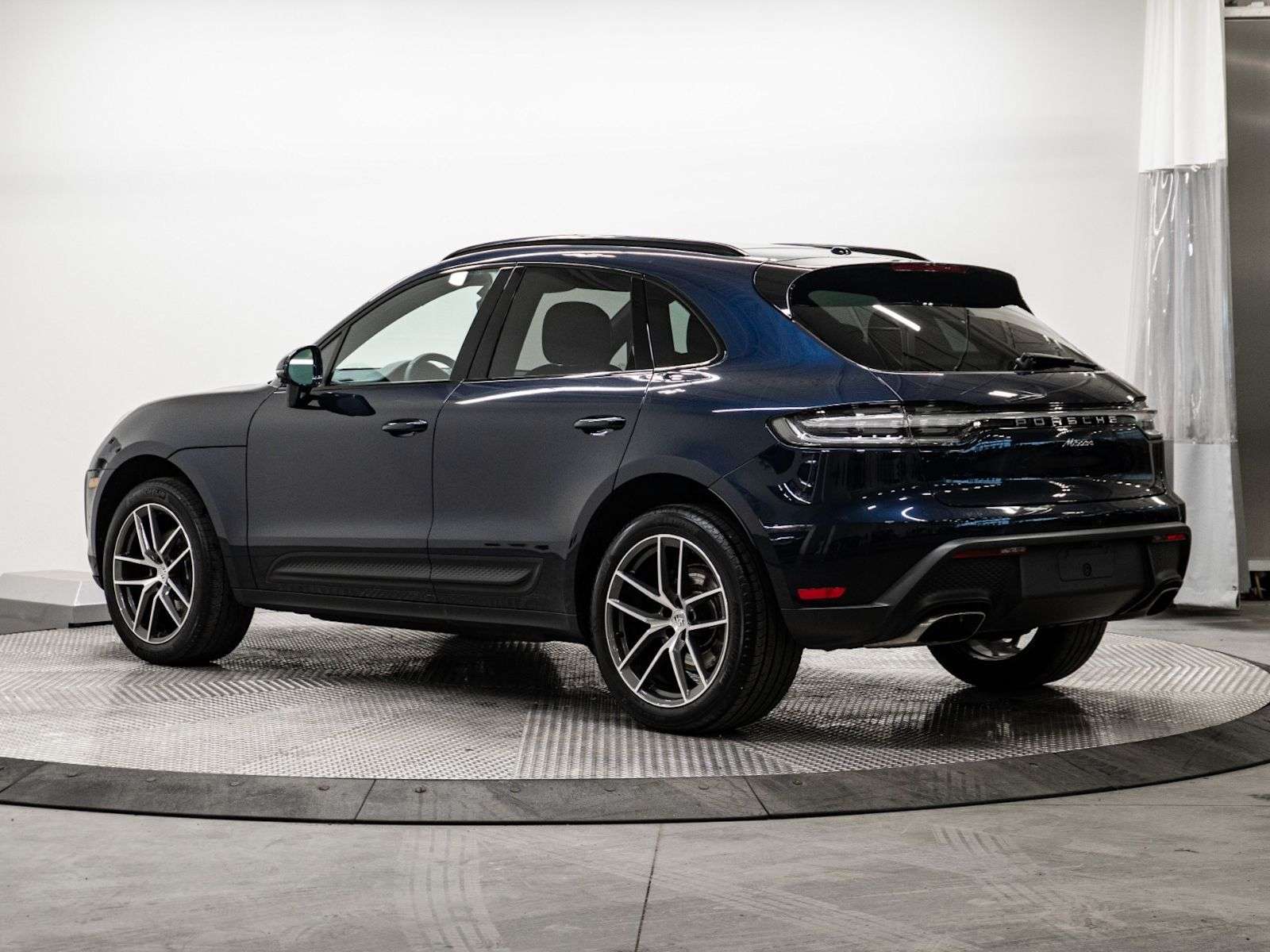 2023 Porsche Macan Fresh New Arrival, Low Mileage, Full Services, Ple alt 3