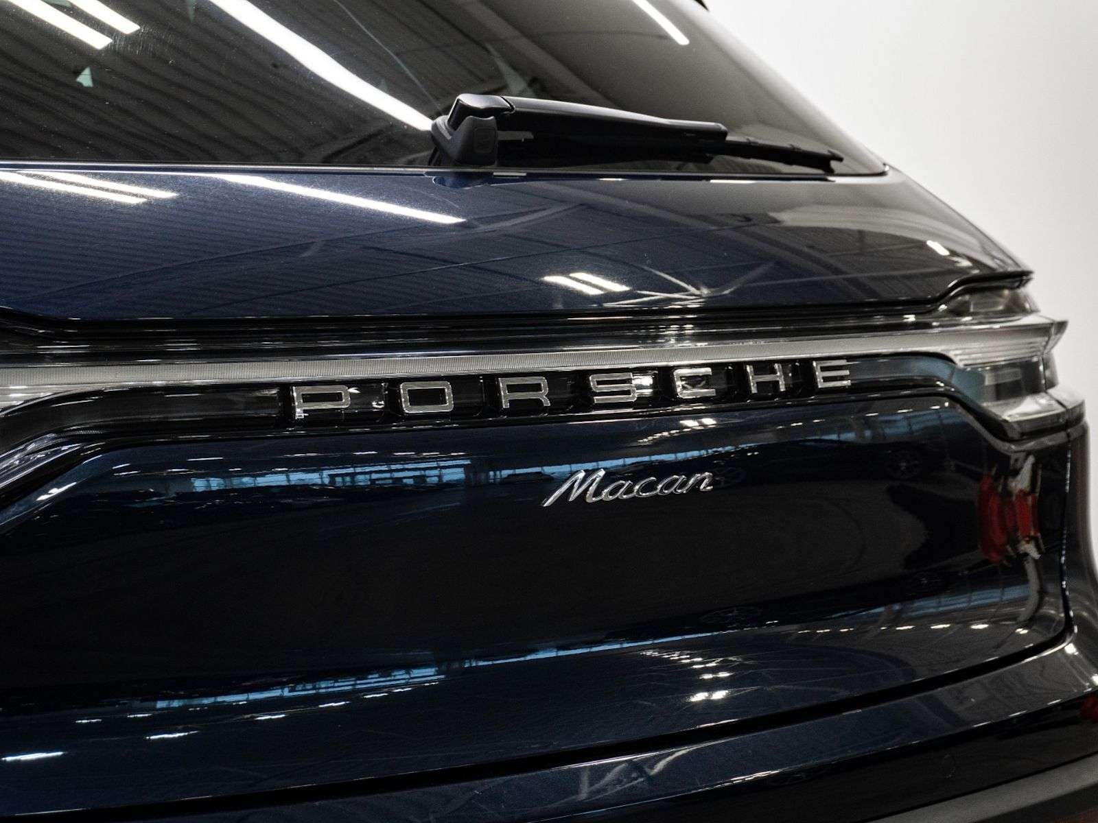 2023 Porsche Macan Fresh New Arrival, Low Mileage, Full Services, Ple thumb 11