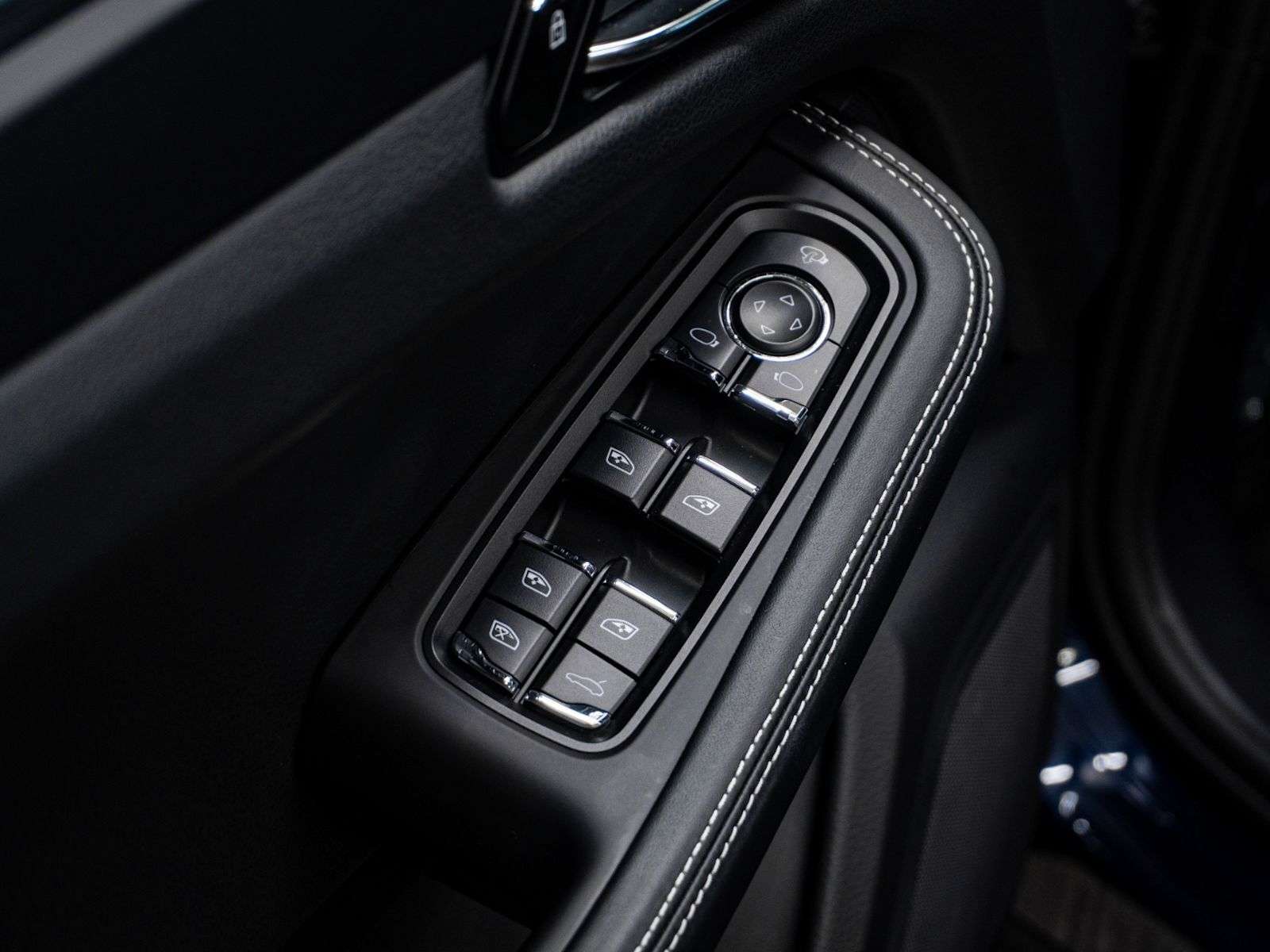 2023 Porsche Macan Fresh New Arrival, Low Mileage, Full Services, Ple thumb 24