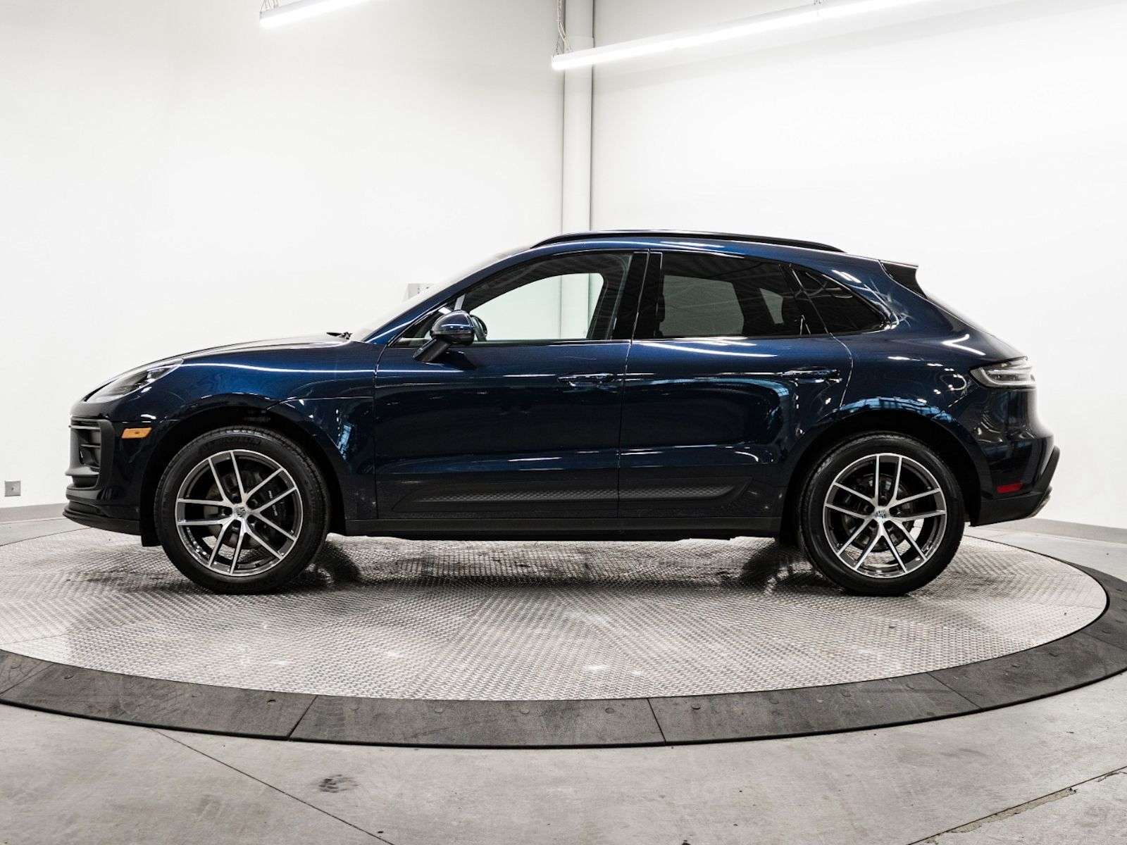 2023 Porsche Macan Fresh New Arrival, Low Mileage, Full Services, Ple alt 2