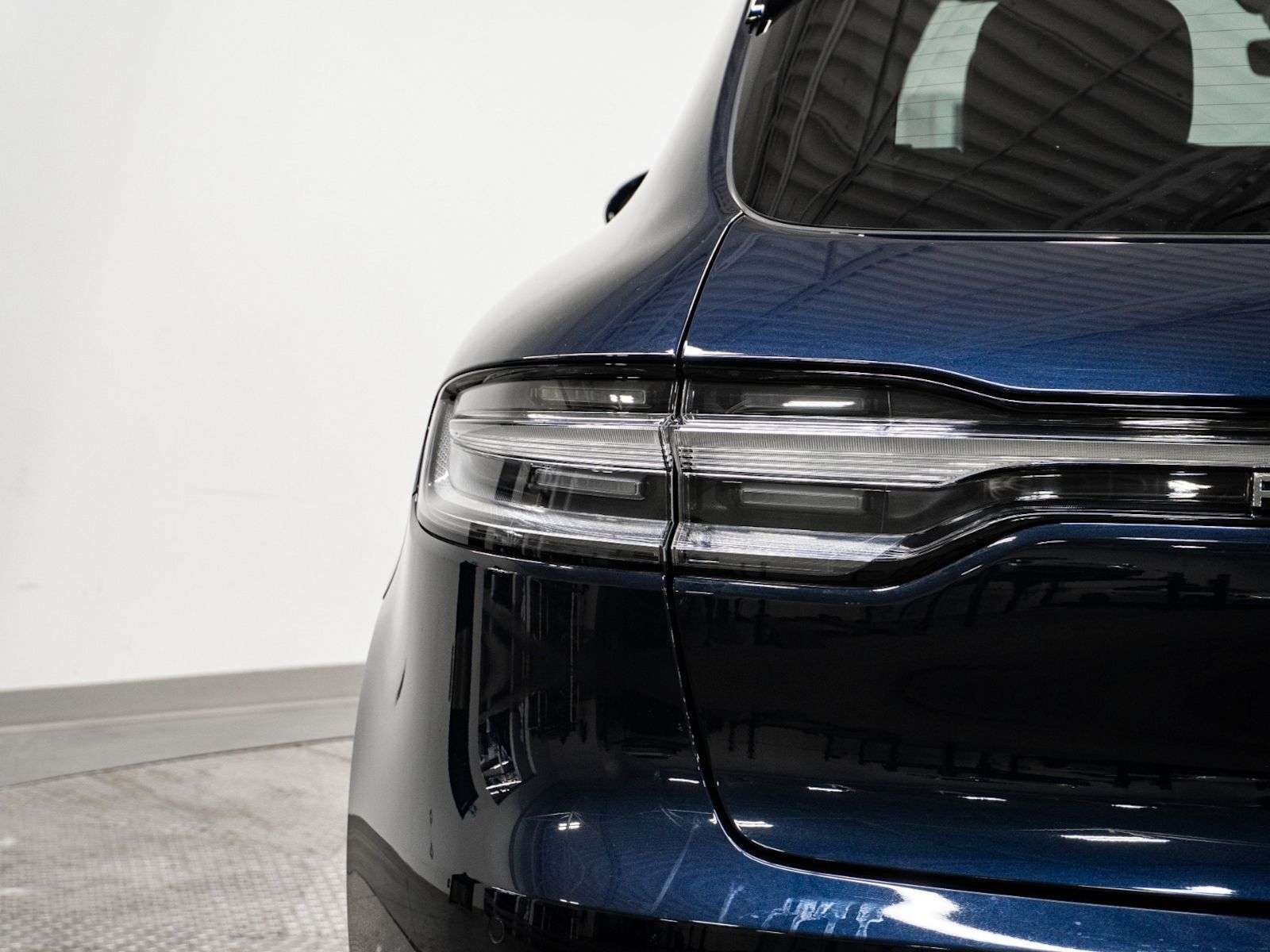 2023 Porsche Macan Fresh New Arrival, Low Mileage, Full Services, Ple thumb 14