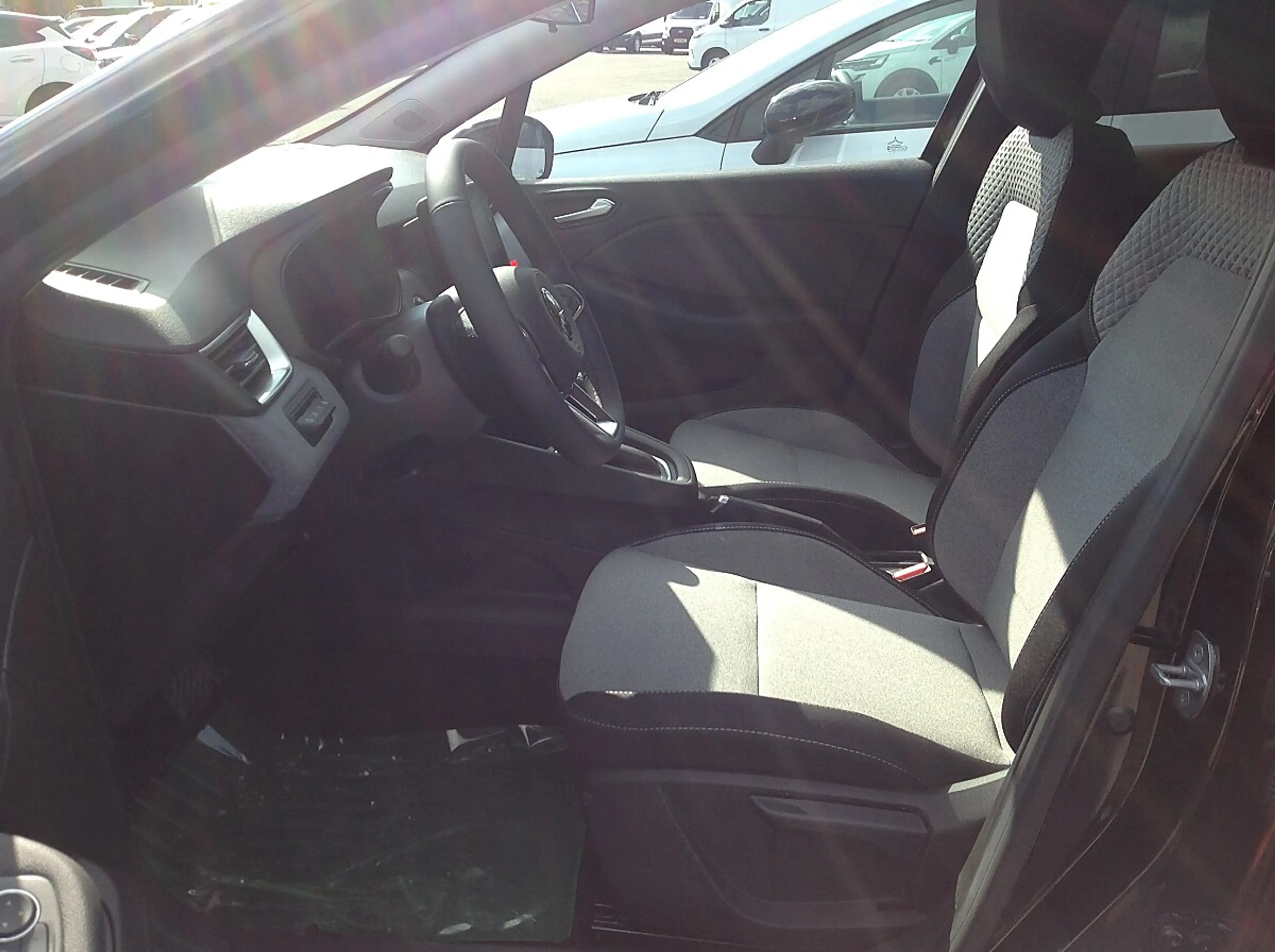 Mitsubishi Colt 1,6 HEV Intense — photo 13