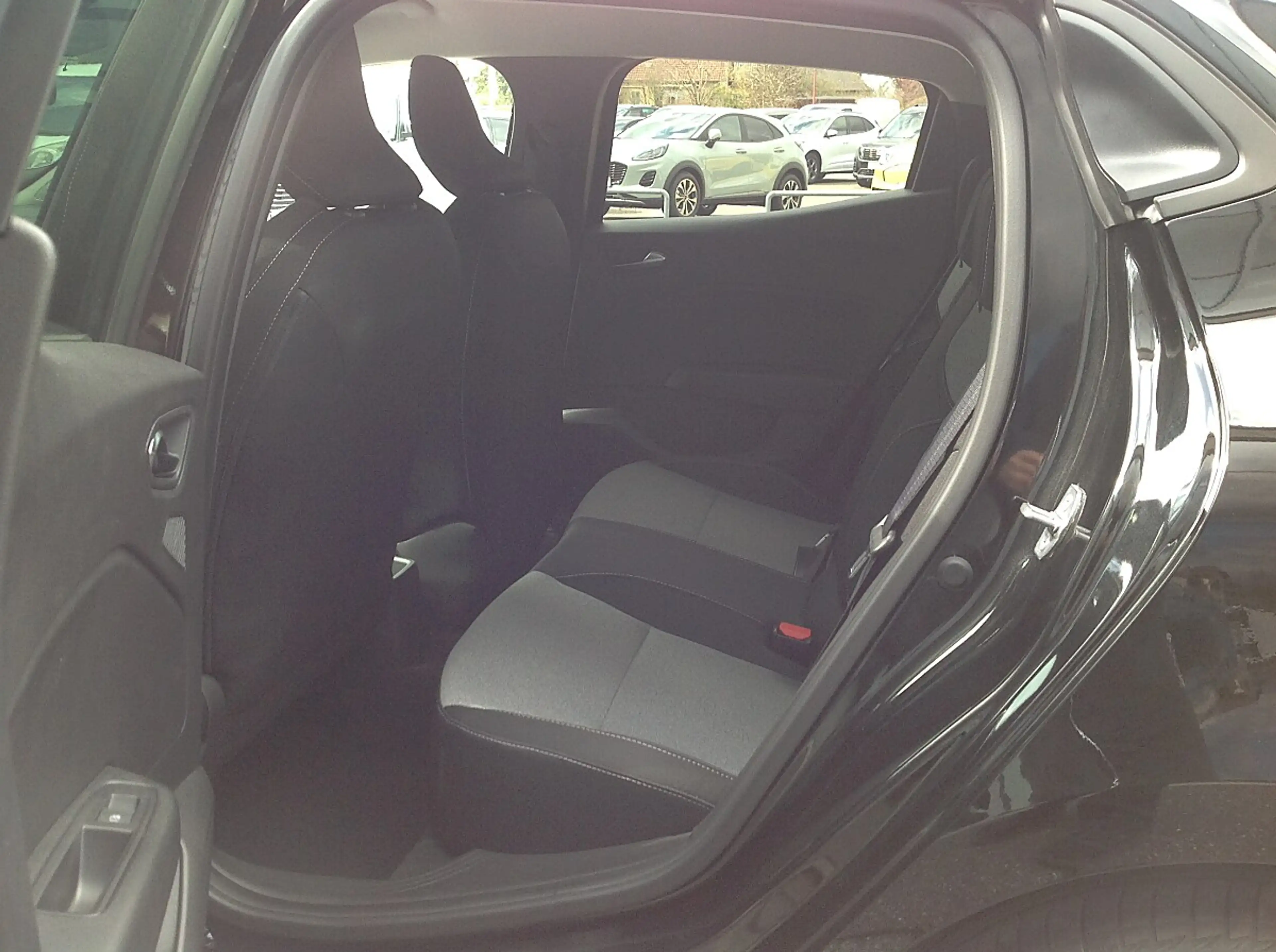 Mitsubishi Colt 1,6 HEV Intense — photo 8