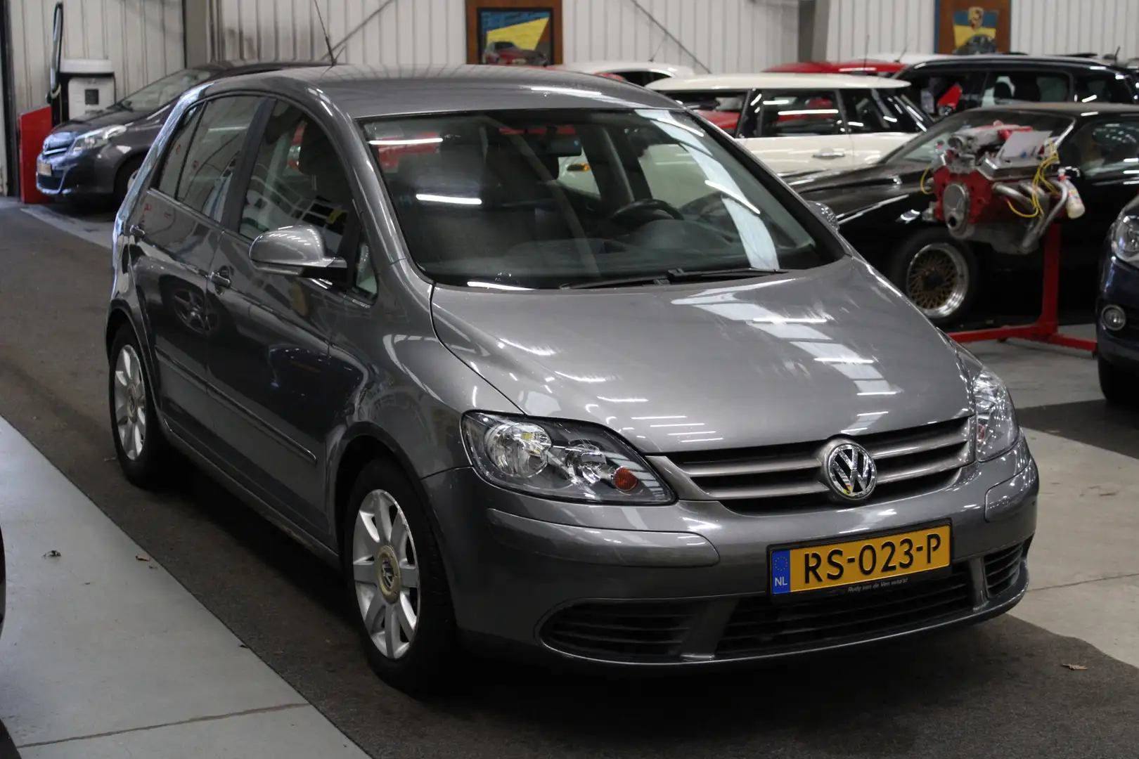 Volkswagen Golf Plus 1.6 FSI Trendline Airco, Isofix, Stuurbekrachtigin Grijs - 2