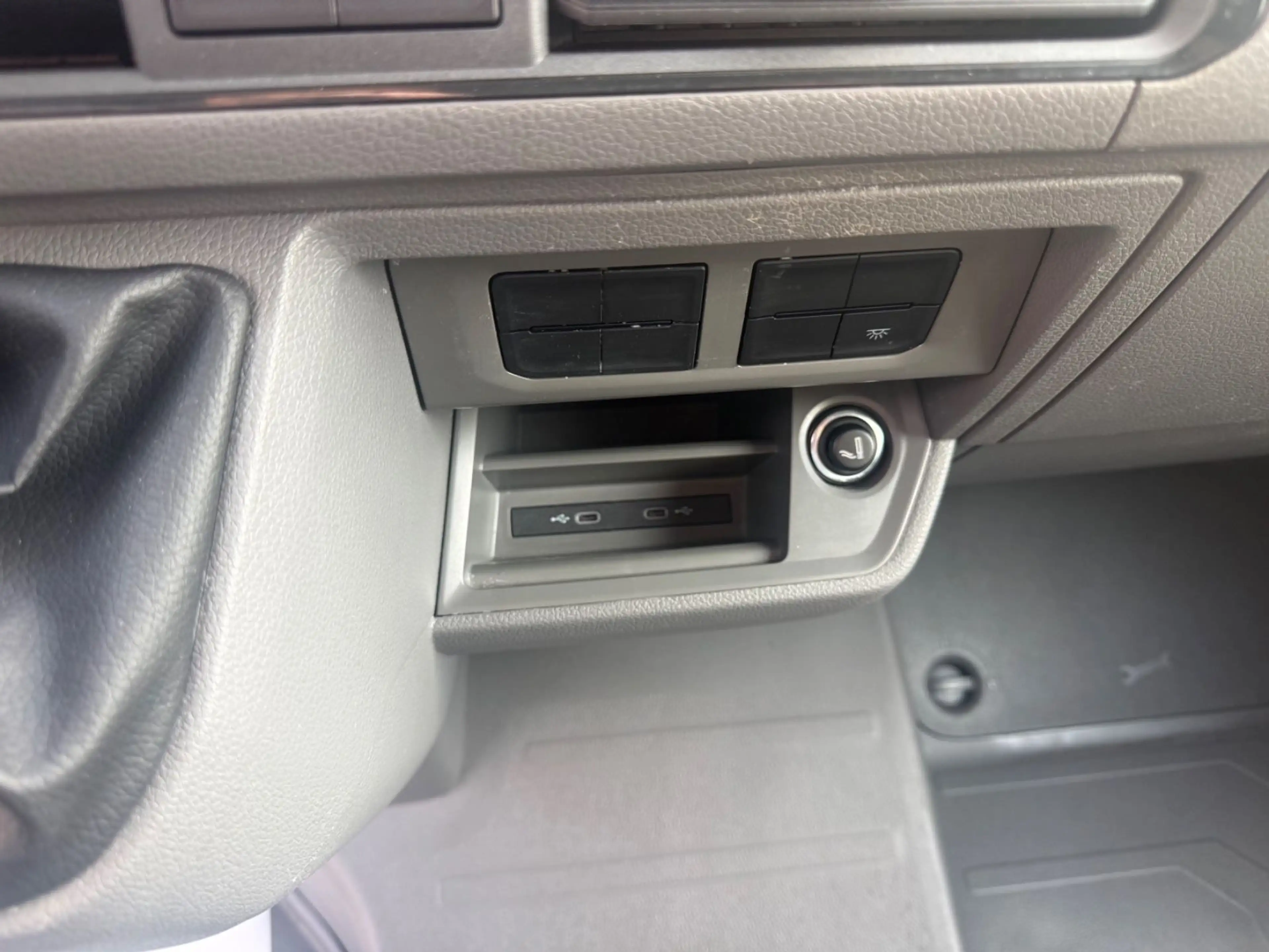 Volkswagen Crafter Kasten 35 mittellang L3H2 ohne Schäden — photo 10