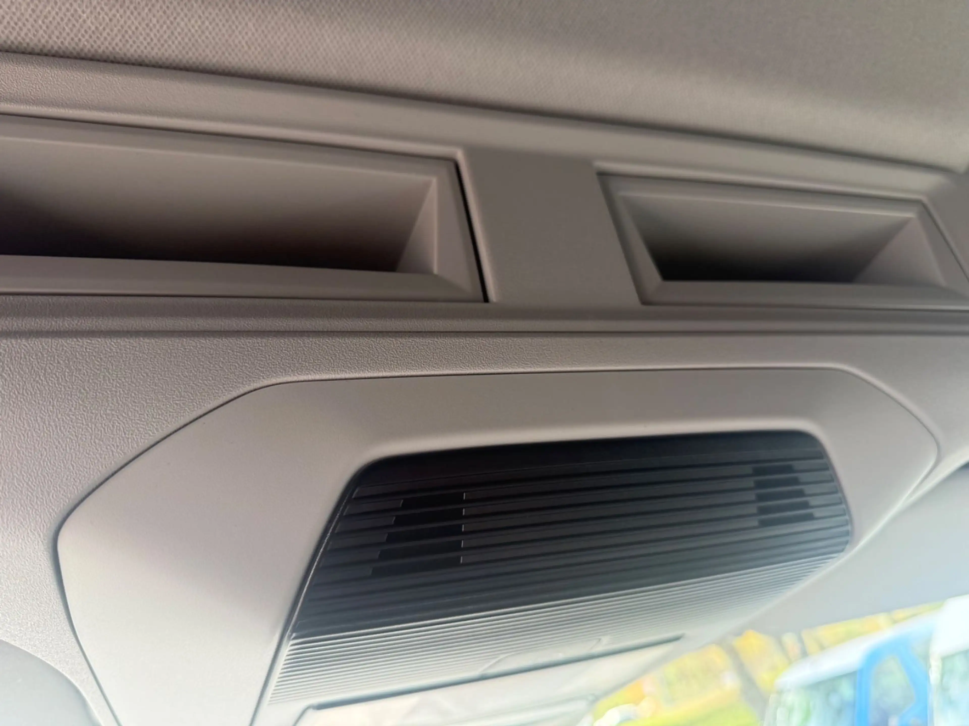 Volkswagen Crafter Kasten 35 mittellang L3H2 ohne Schäden — photo 11