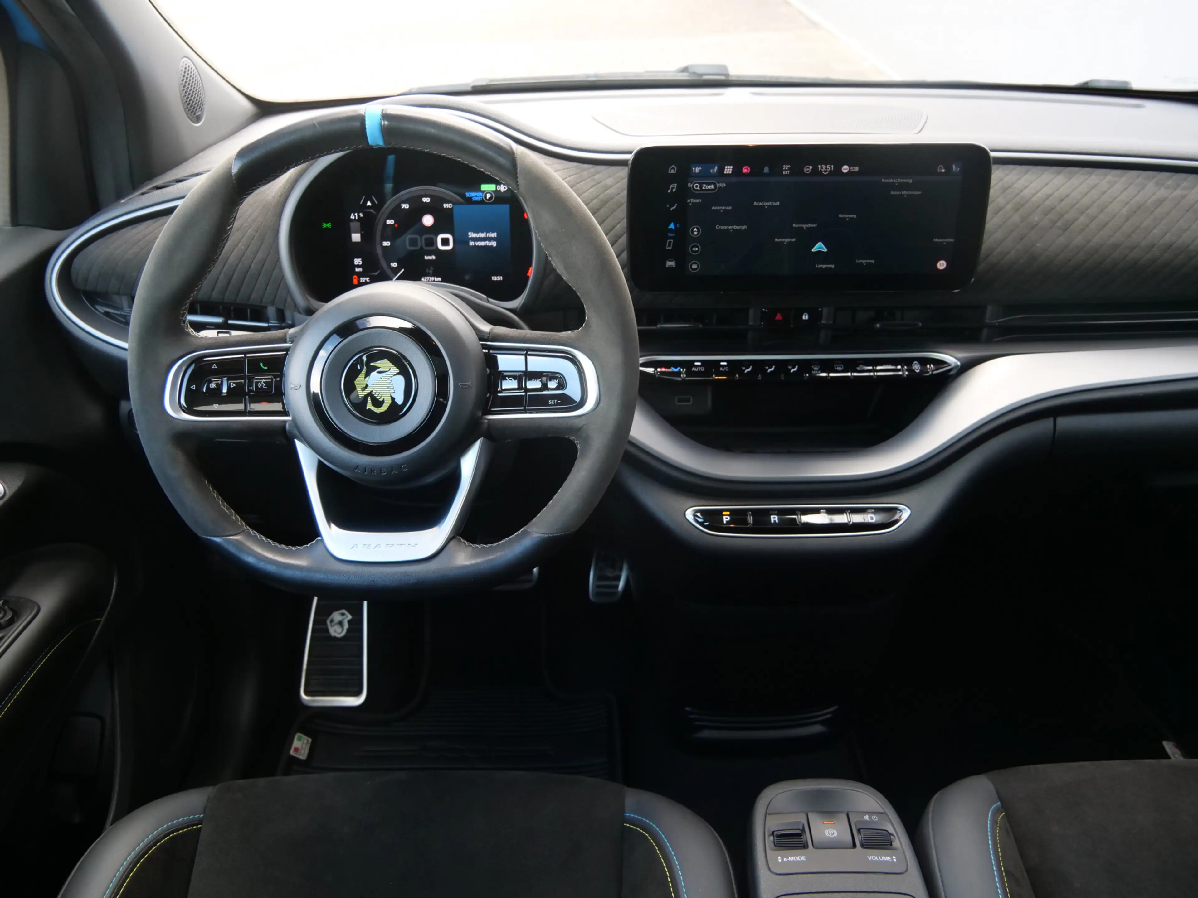 Fiat 500 Abarth Turismo 42 kWh Navigatie / LED / Panoramadak / Cam — photo 12
