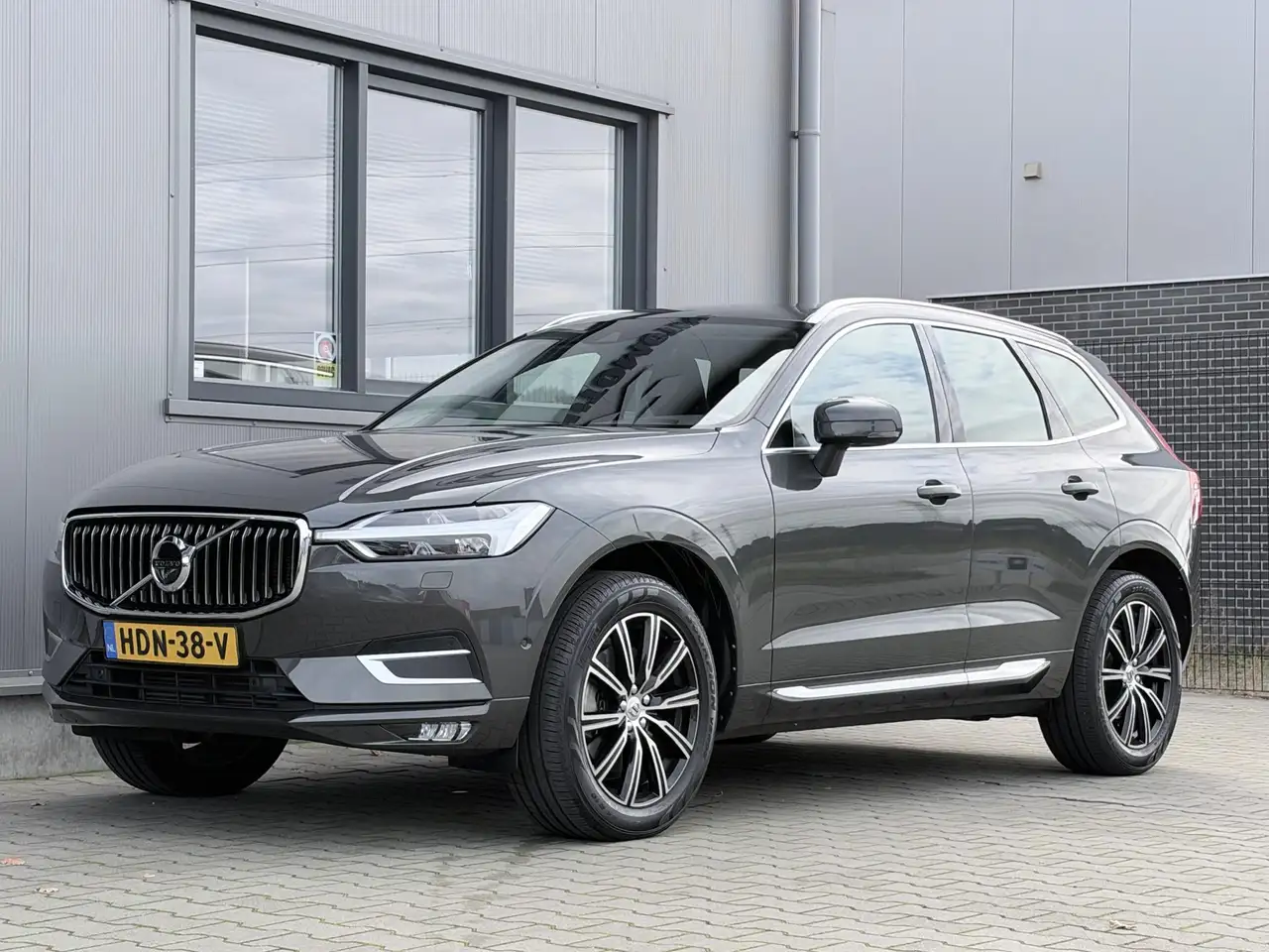 2017 Volvo XC60 2.0 T5 AWD Inscription 254 PK | Trekhaak | Leder |, photograph 4
