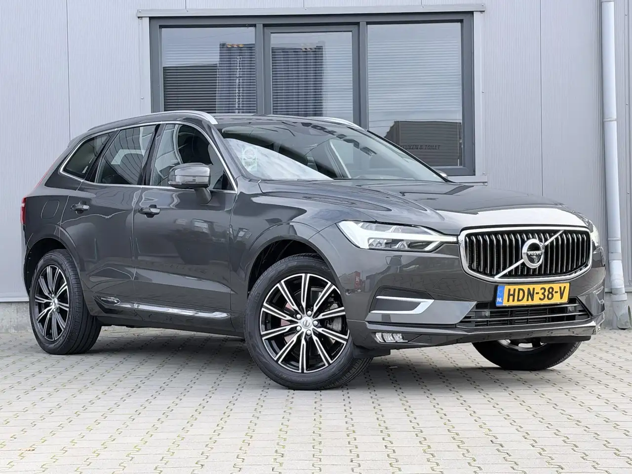 2017 Volvo XC60 2.0 T5 AWD Inscription 254 PK | Trekhaak | Leder |, photograph 2