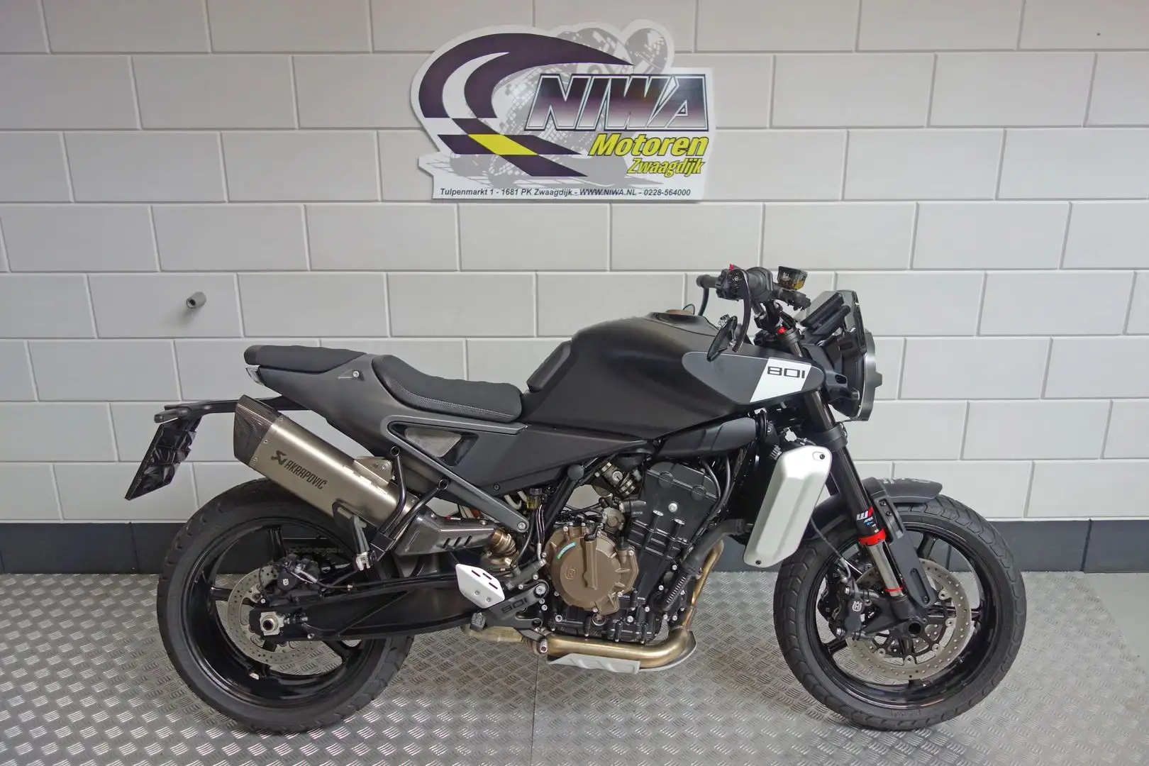 Husqvarna Svartpilen 801 Noir - 1