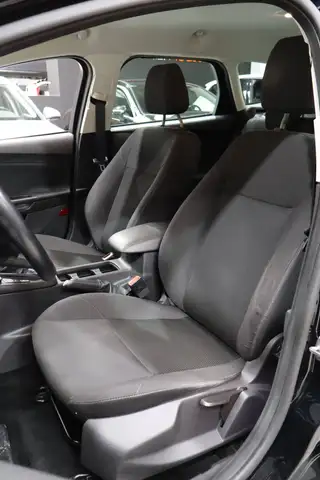 Ford Focus view 10