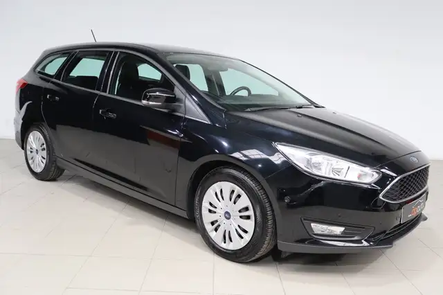 Ford Focus view 2