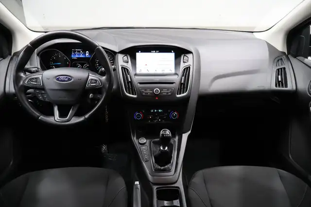 Ford Focus view 8
