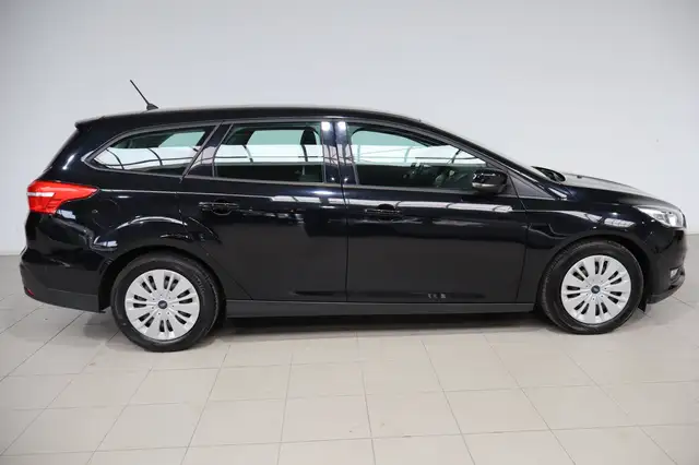 Ford Focus view 6