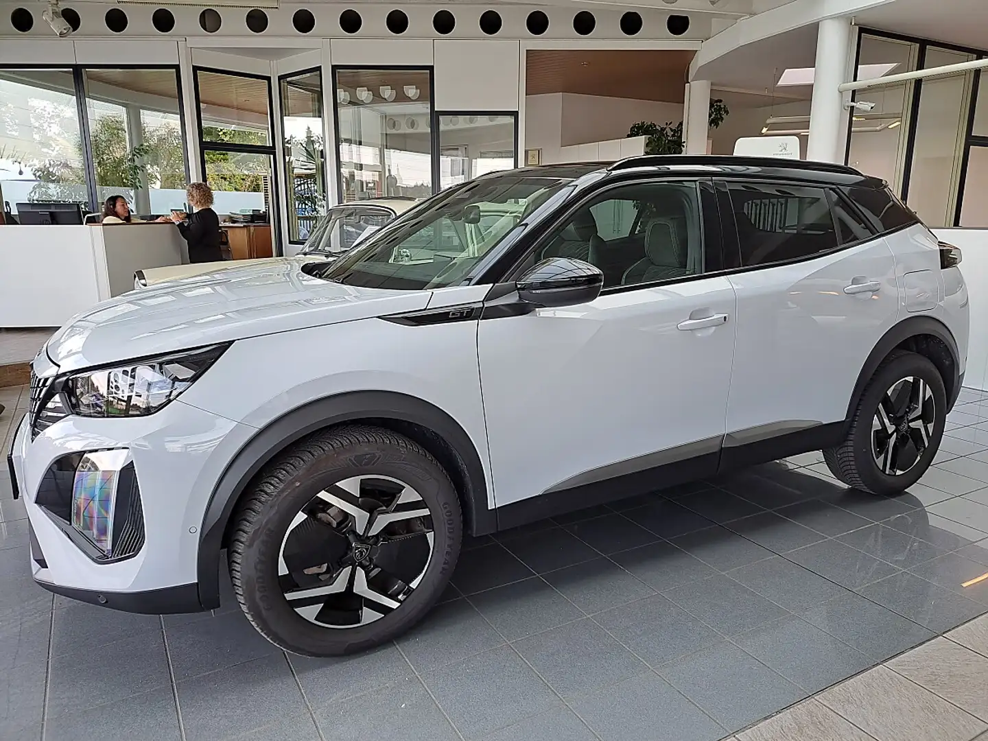 Peugeot 2008 Benzin 130 GT EAT8 Weiß - 2