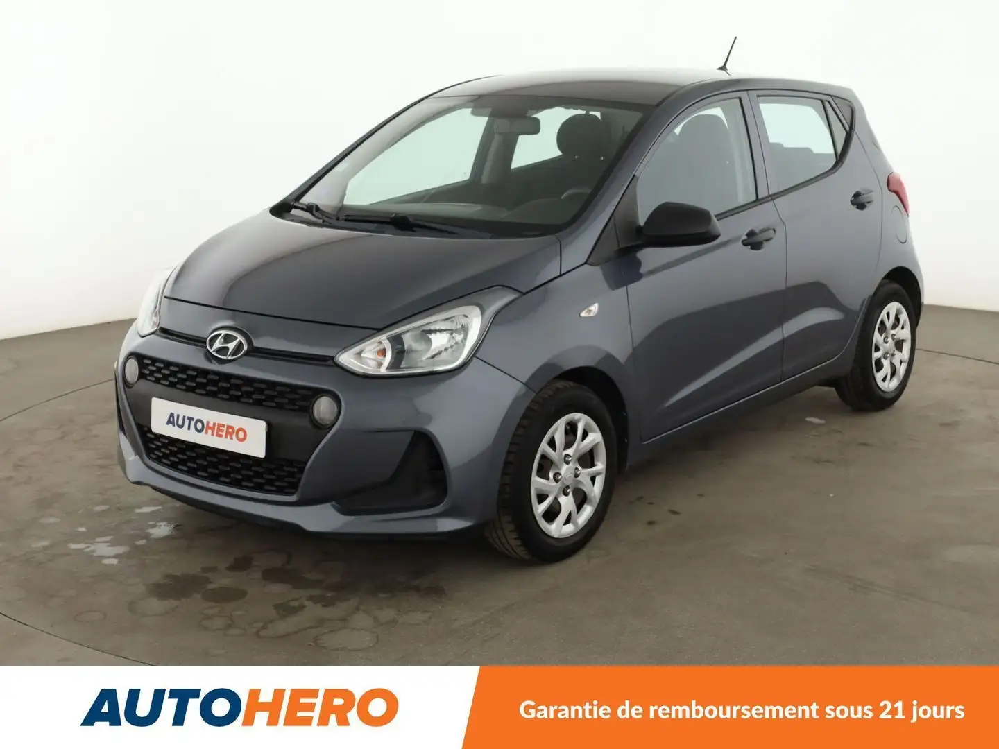 Hyundai i10 1.0 Initia Gris - 1