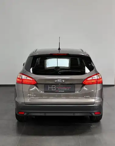 Ford Focus view 6