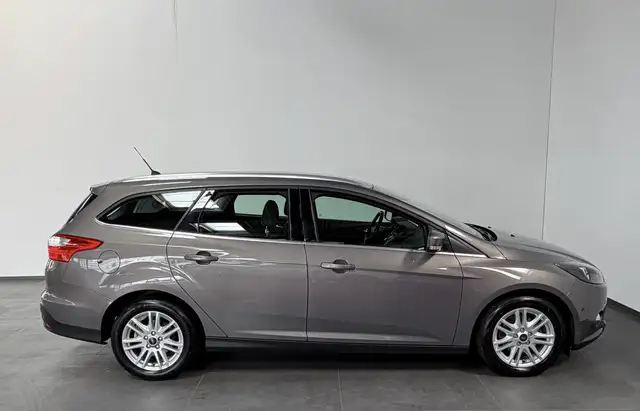 Ford Focus view 4