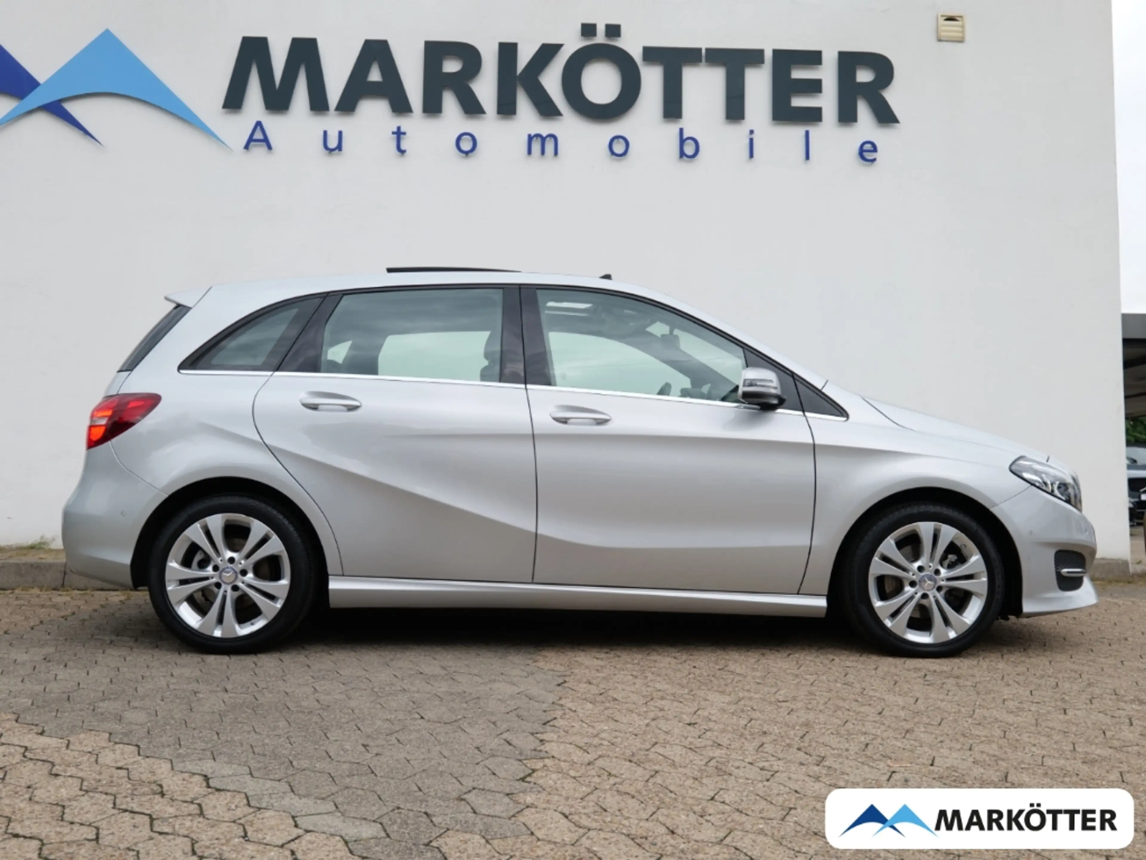 Mercedes-Benz B 200 Urban Navi/LED/Panorama/Tempomat/AHK — photo 3