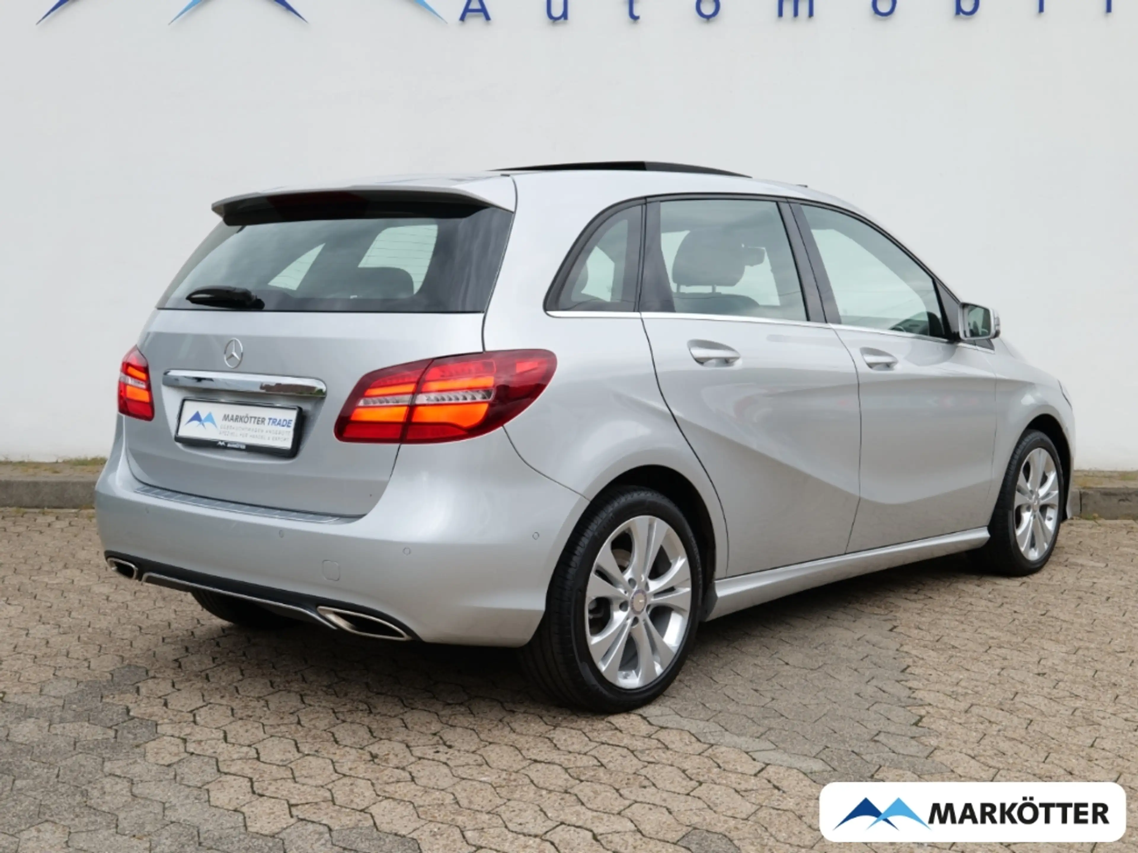 Mercedes-Benz B 200 Urban Navi/LED/Panorama/Tempomat/AHK — photo 2
