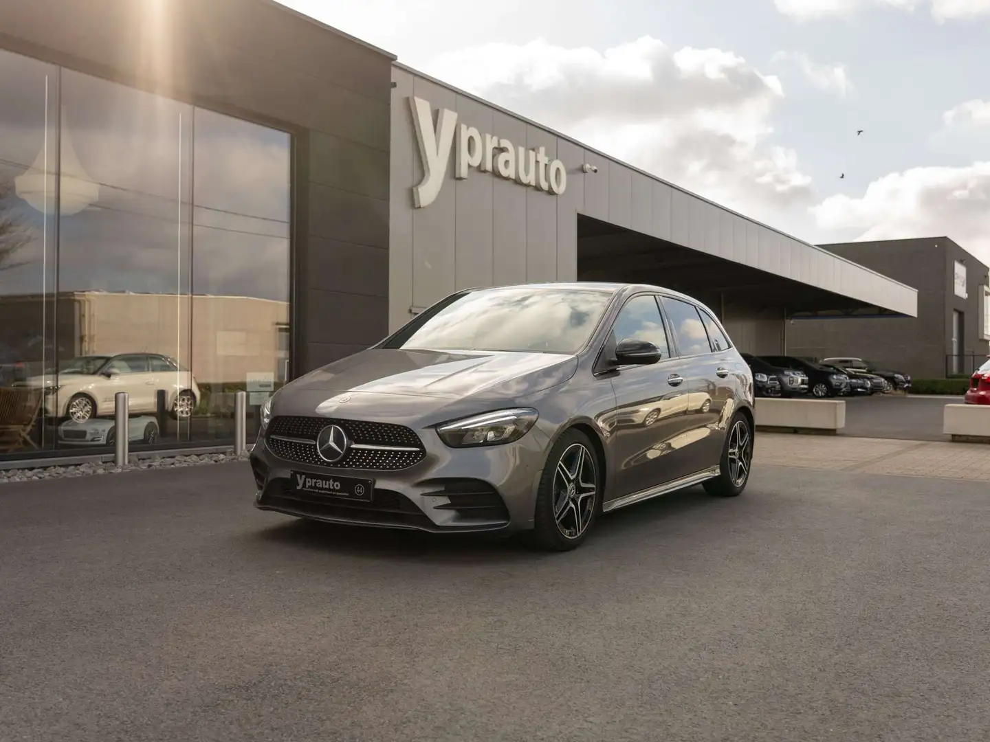 Mercedes-Benz B 180 AMG Line*Automaat*Carplay*Camera Grau - 2