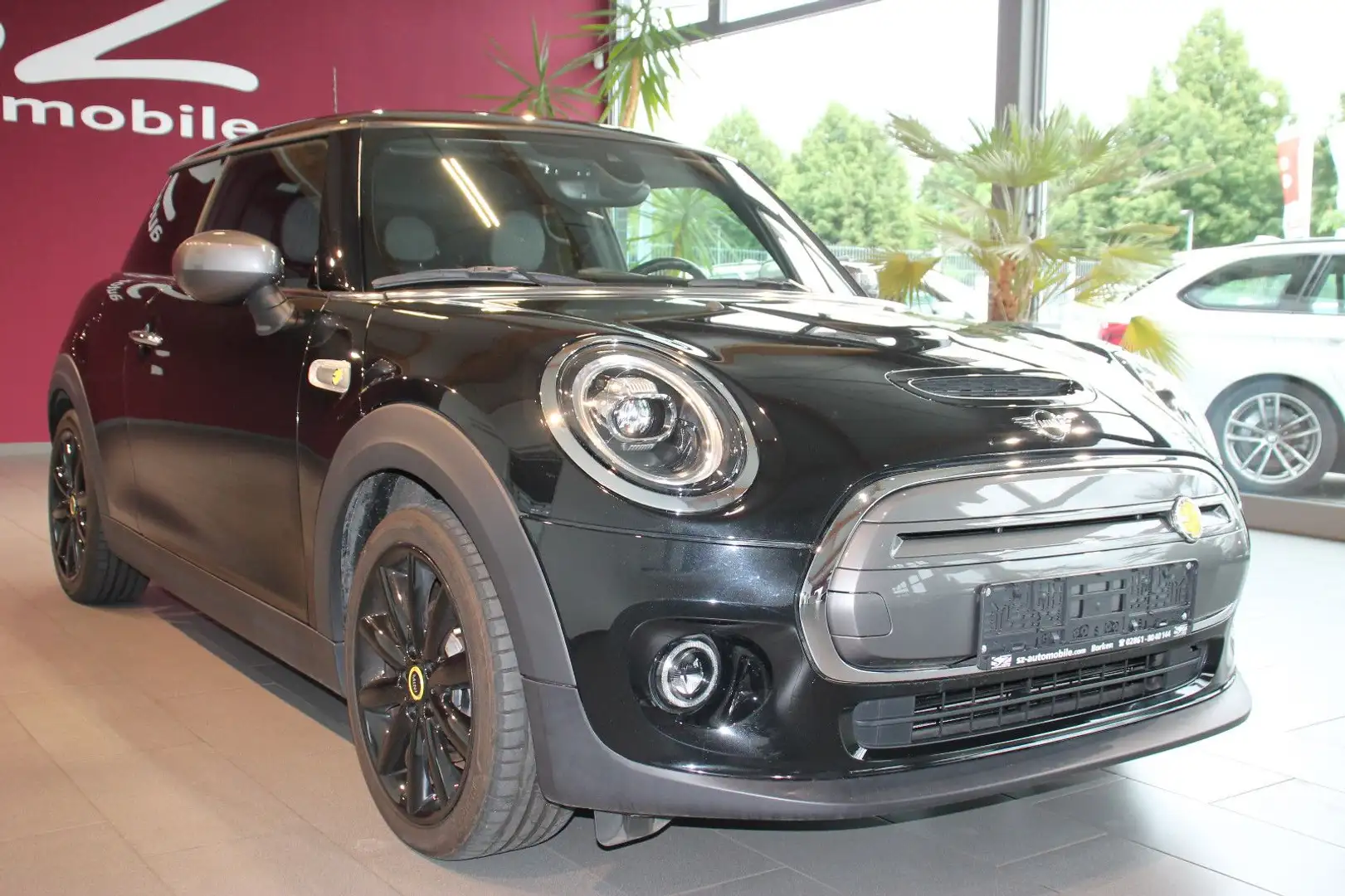 MINI Cooper SE Trim M 1.Hand Navi Kamera Teilleder Schwarz - 2