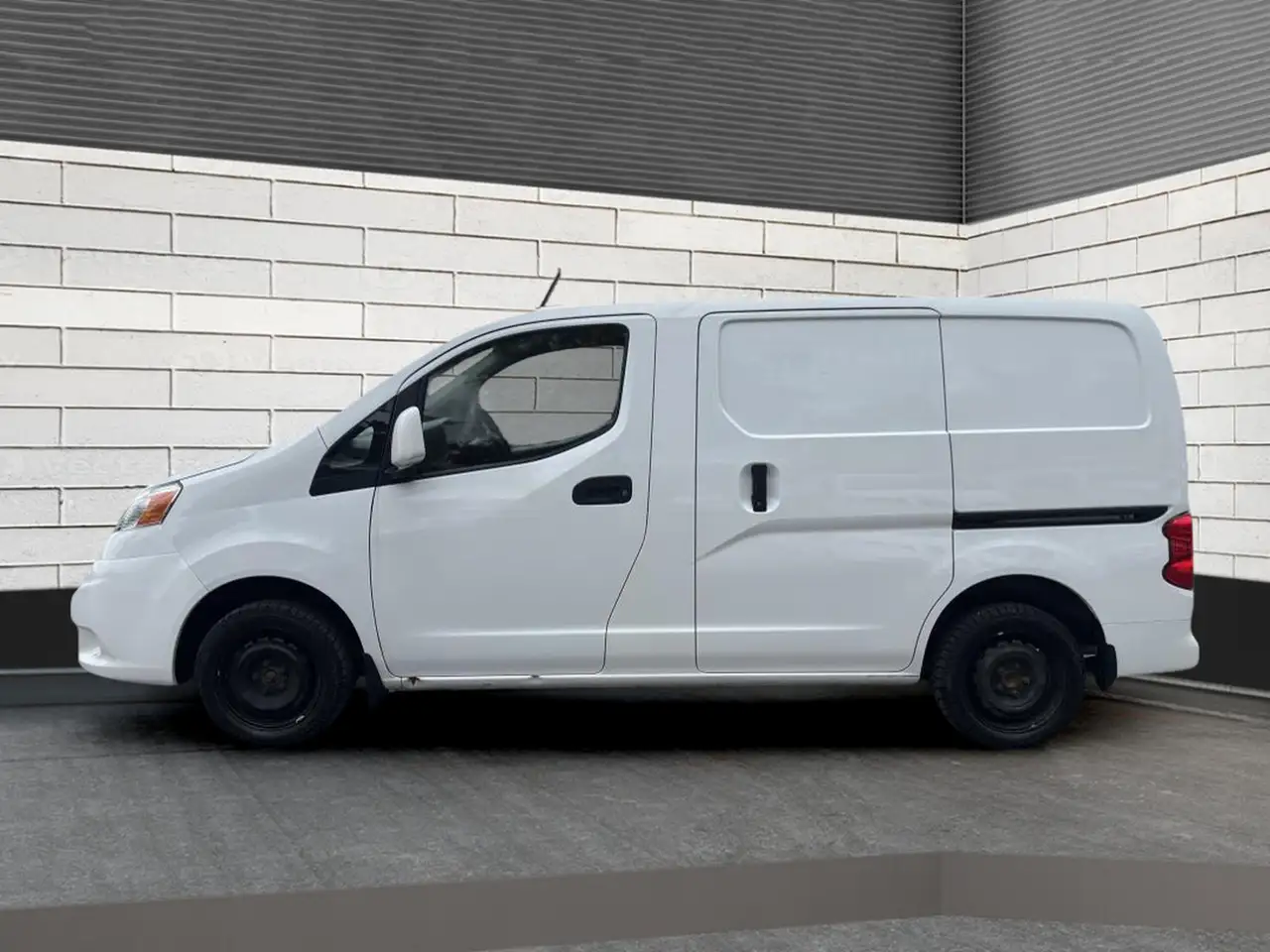 Nissan NV200 снимка Nissan NV200