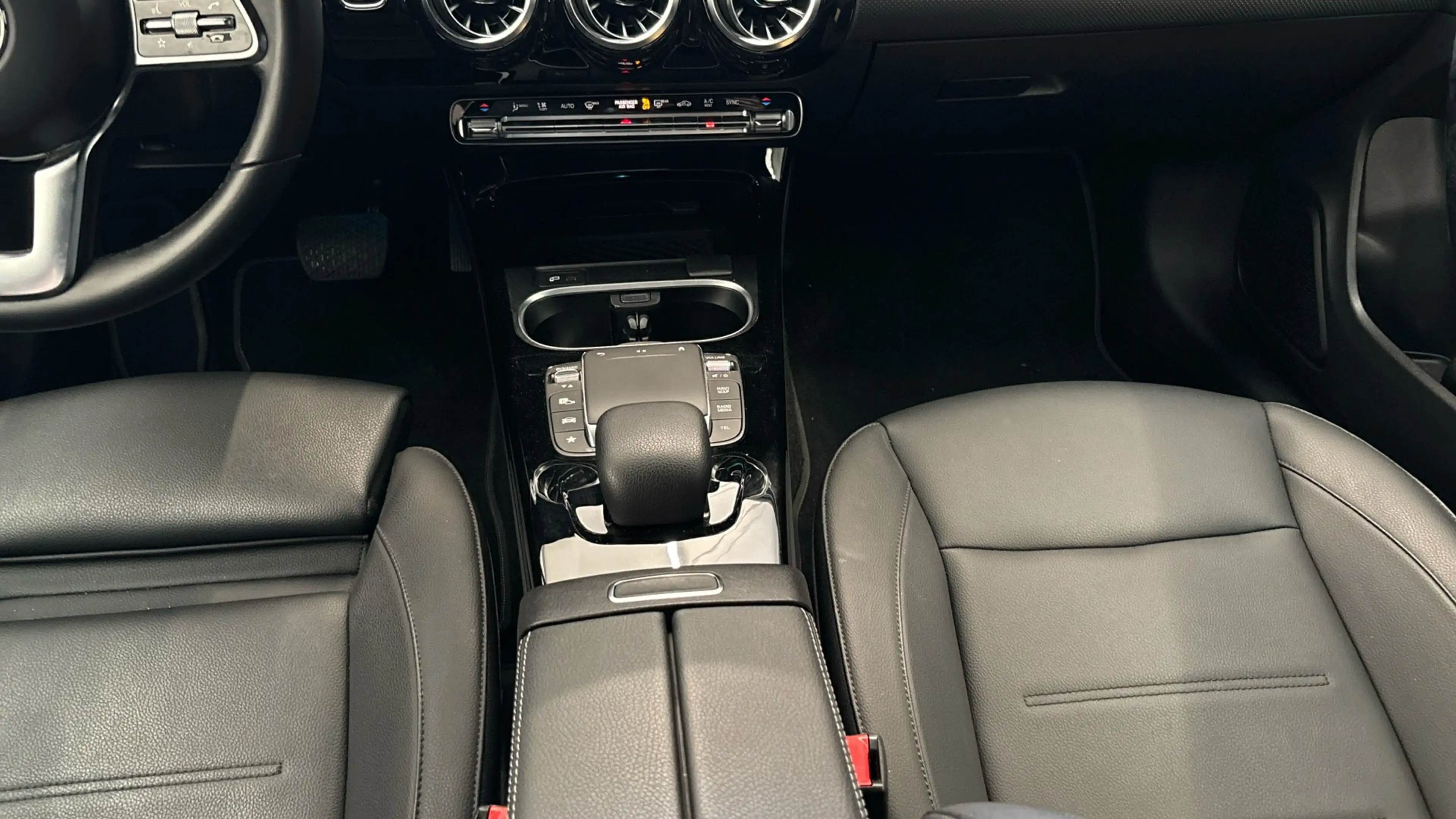 Mercedes-Benz CLA 200 SB NAVI SPORTSITZE KLIMAAUT LED RADIO MFL SHZ VC PDC KAMERA Leder RFK EL.SPIEGEL — photo 7