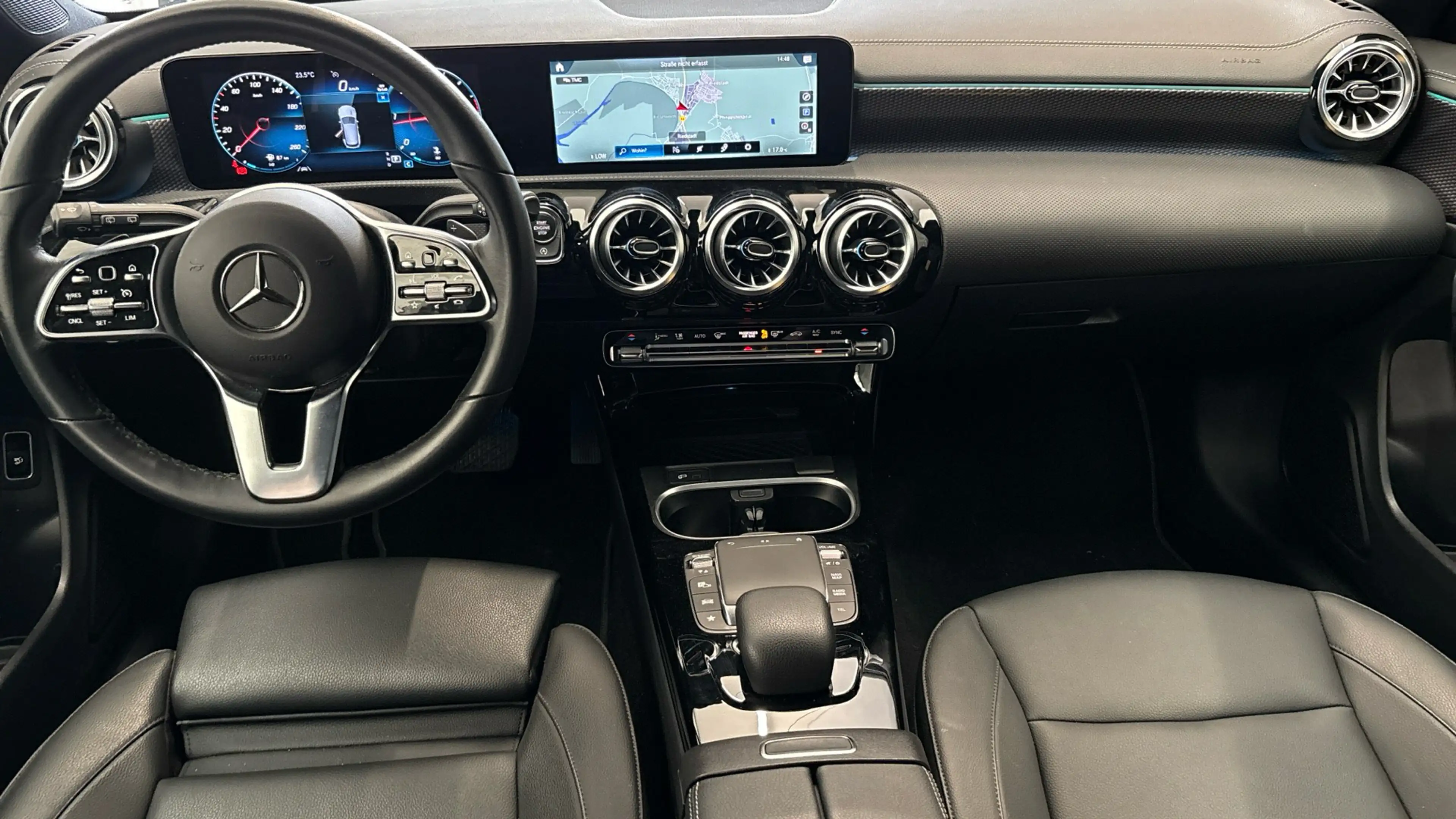 Mercedes-Benz CLA 200 SB NAVI SPORTSITZE KLIMAAUT LED RADIO MFL SHZ VC PDC KAMERA Leder RFK EL.SPIEGEL — photo 5