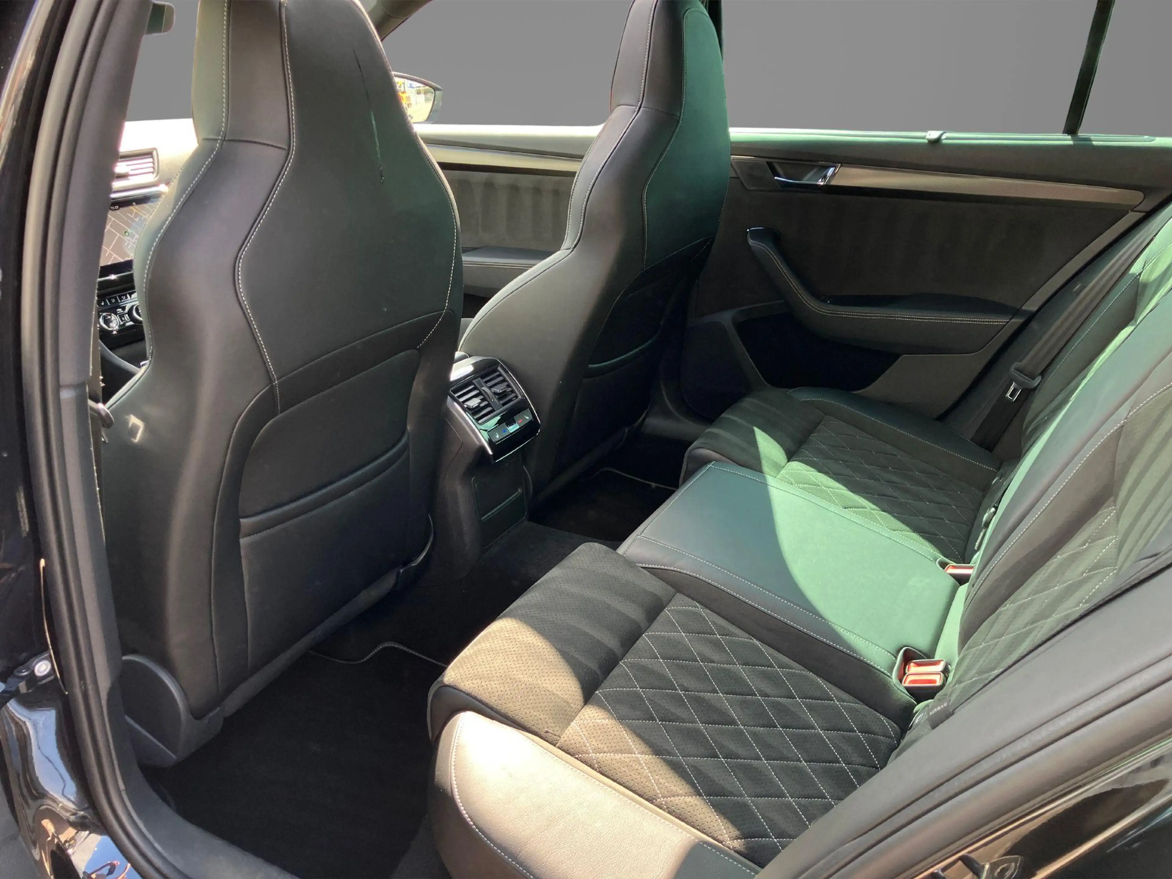 Skoda Superb Combi 1.4TSI 180KW/245PK Sportline Business Panora — photo 11