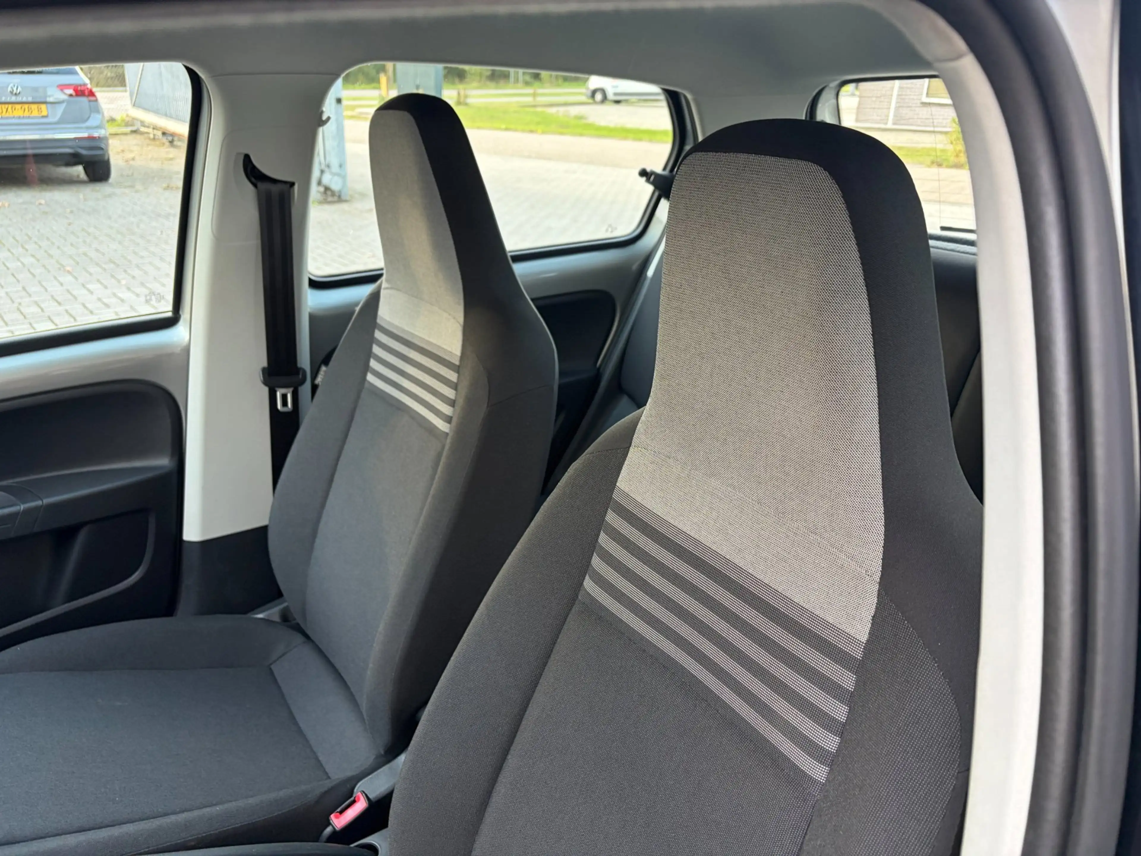 Volkswagen up! 1.0 BMT up! beats / PDC Achter / Handsfree / Airco — photo 13