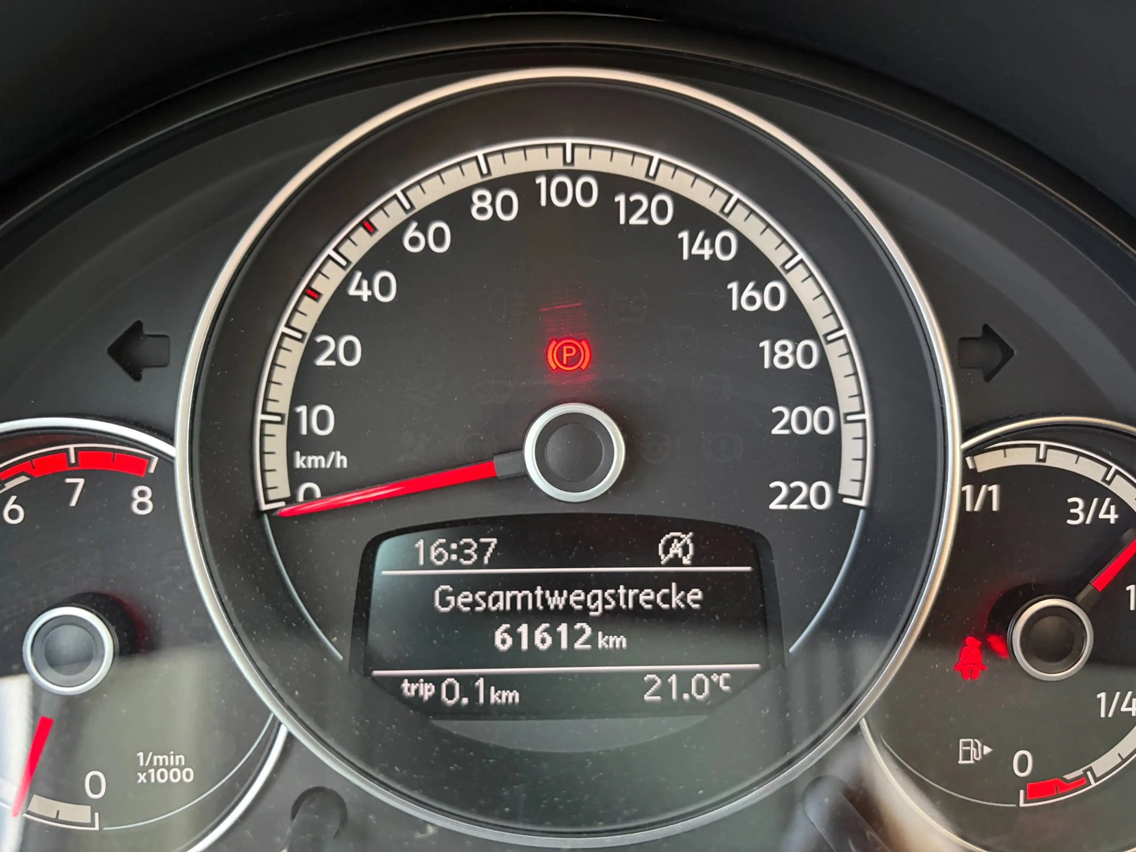 Volkswagen up! 1.0 BMT up! beats / PDC Achter / Handsfree / Airco — photo 21